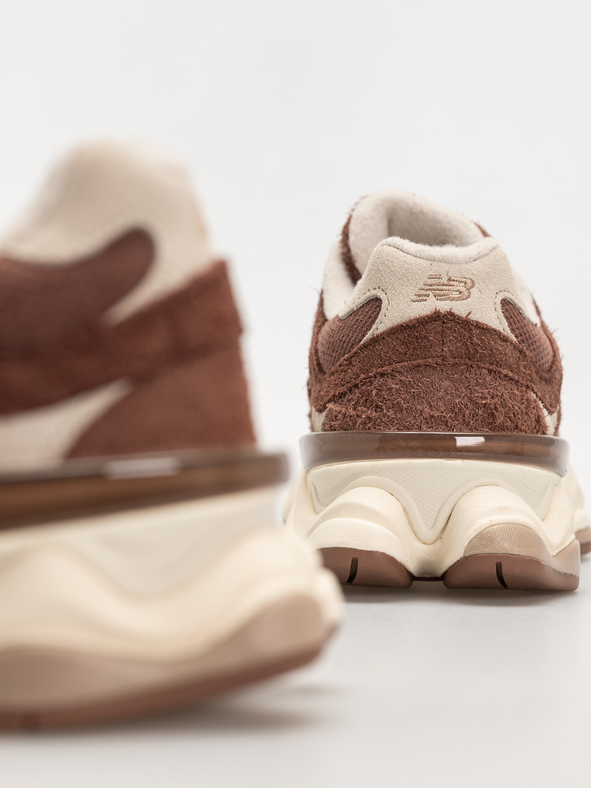 Pantofi New Balance 9060 (rich oak)