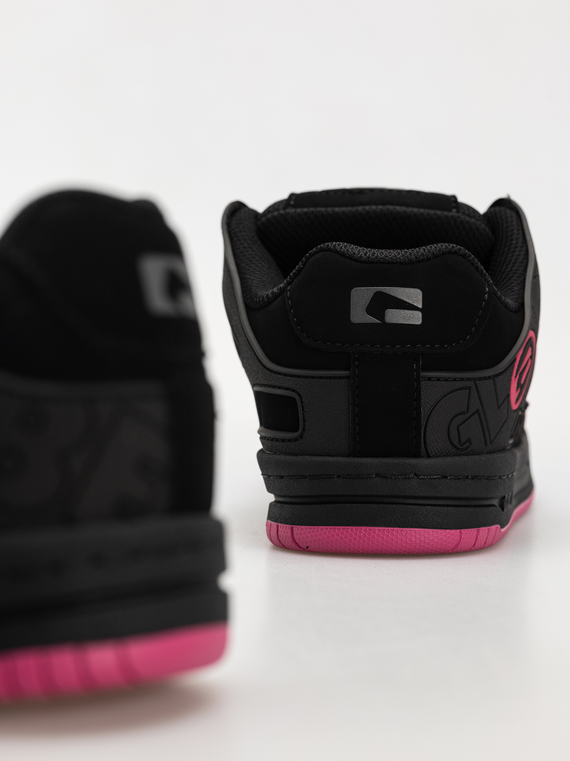 Pantofi Globe Tilt (black/black/pink)