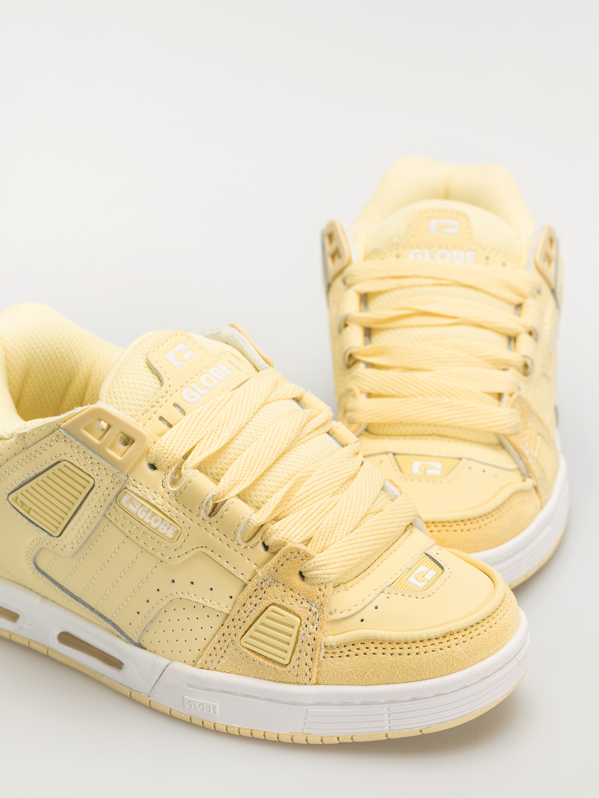 Pantofi Globe Sabre (butter/cream)