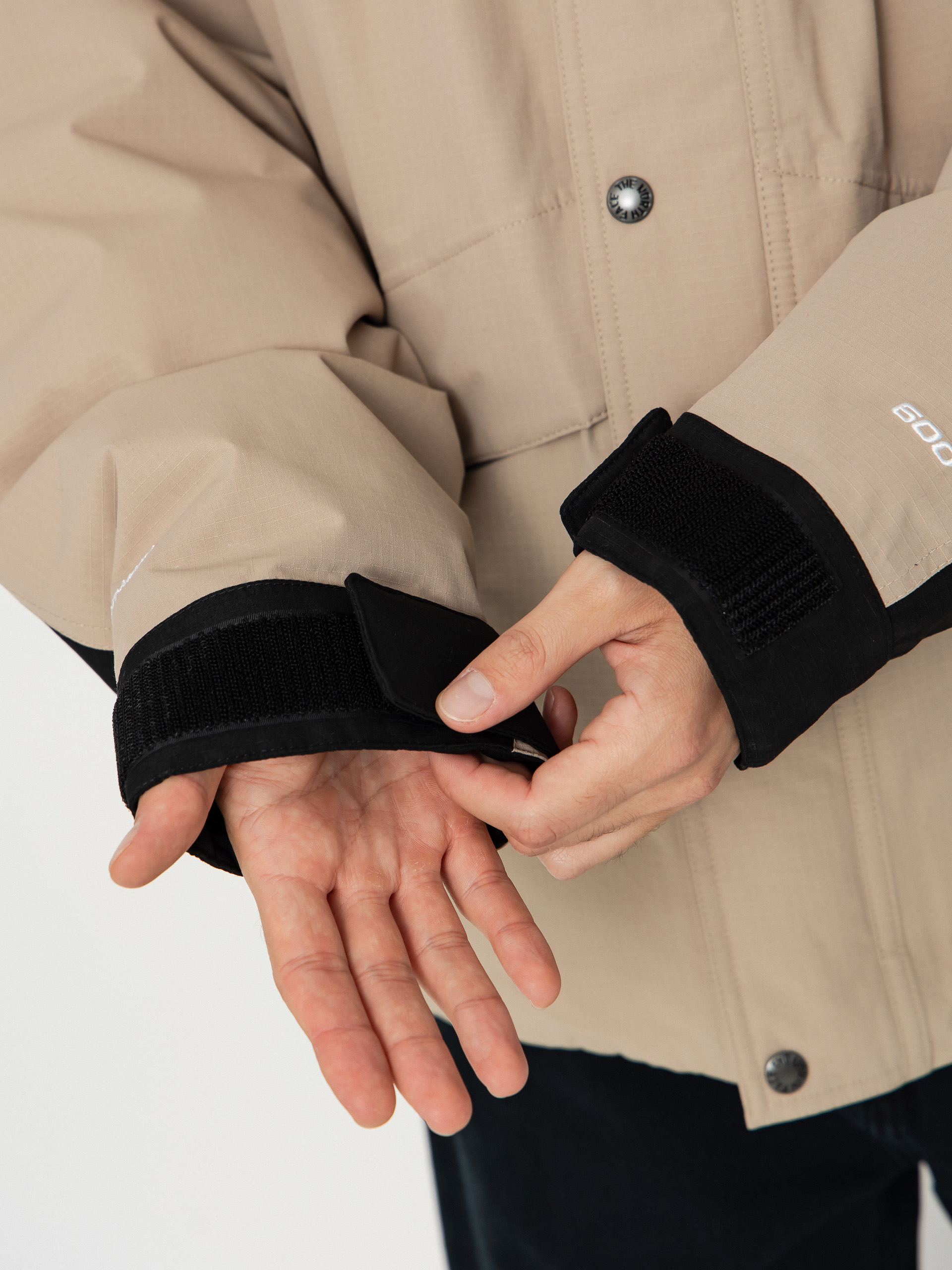 Geacă The North Face Mountain Down (mushroom grey/tnf black)