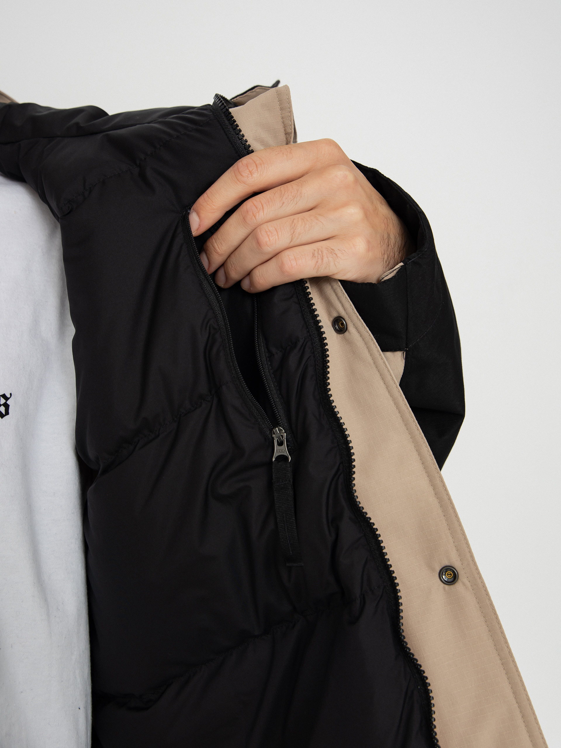 Geacă The North Face Mountain Down (mushroom grey/tnf black)