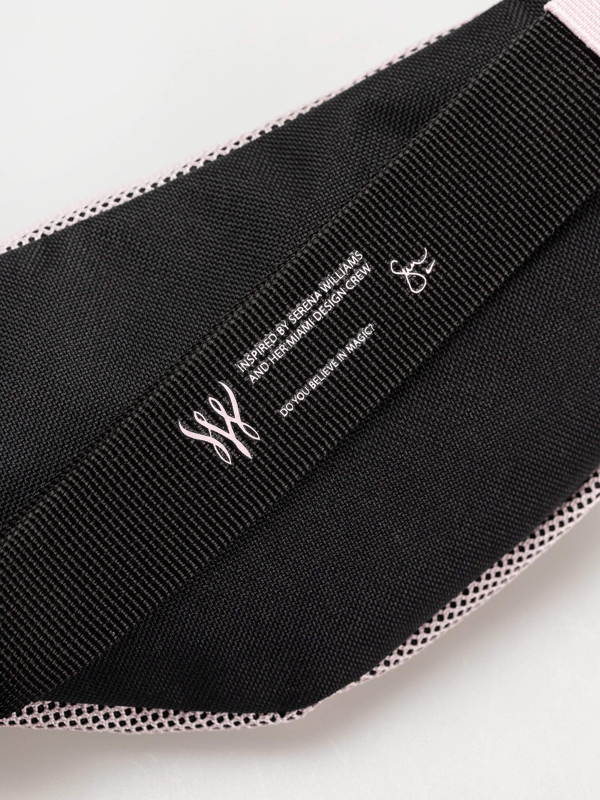 Borsetă de brâu Nike SB Heritage SWDC (black/pink foam/metallic silver)