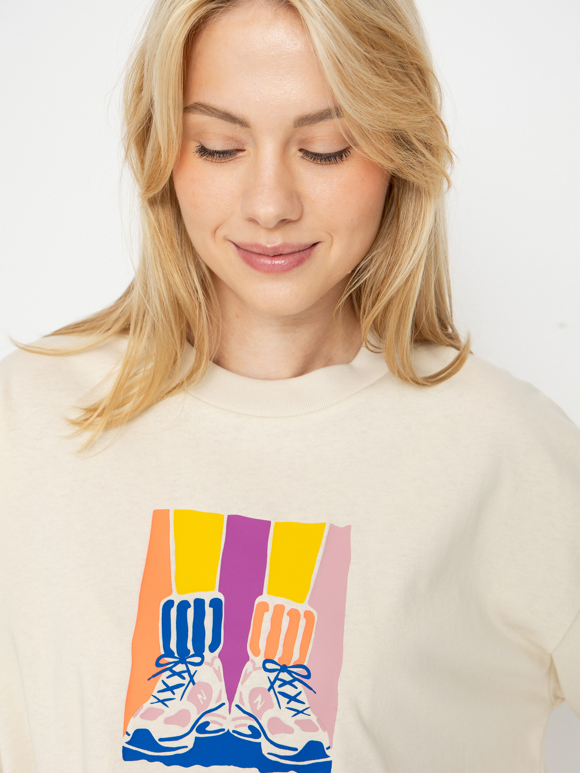 Tricou New Balance Athletics Gradient Shoes Wmn (beige)