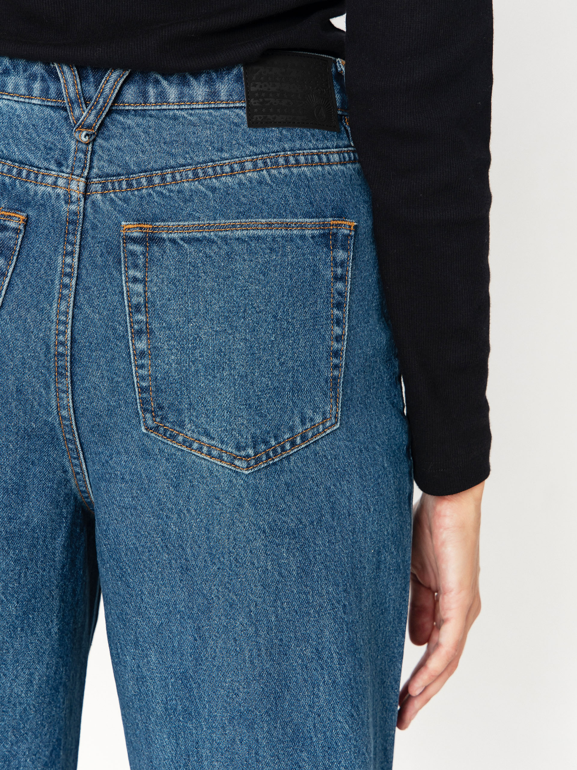 Pantaloni Volcom Stoned Bf Hirise Wmn (indigo ridge wash)