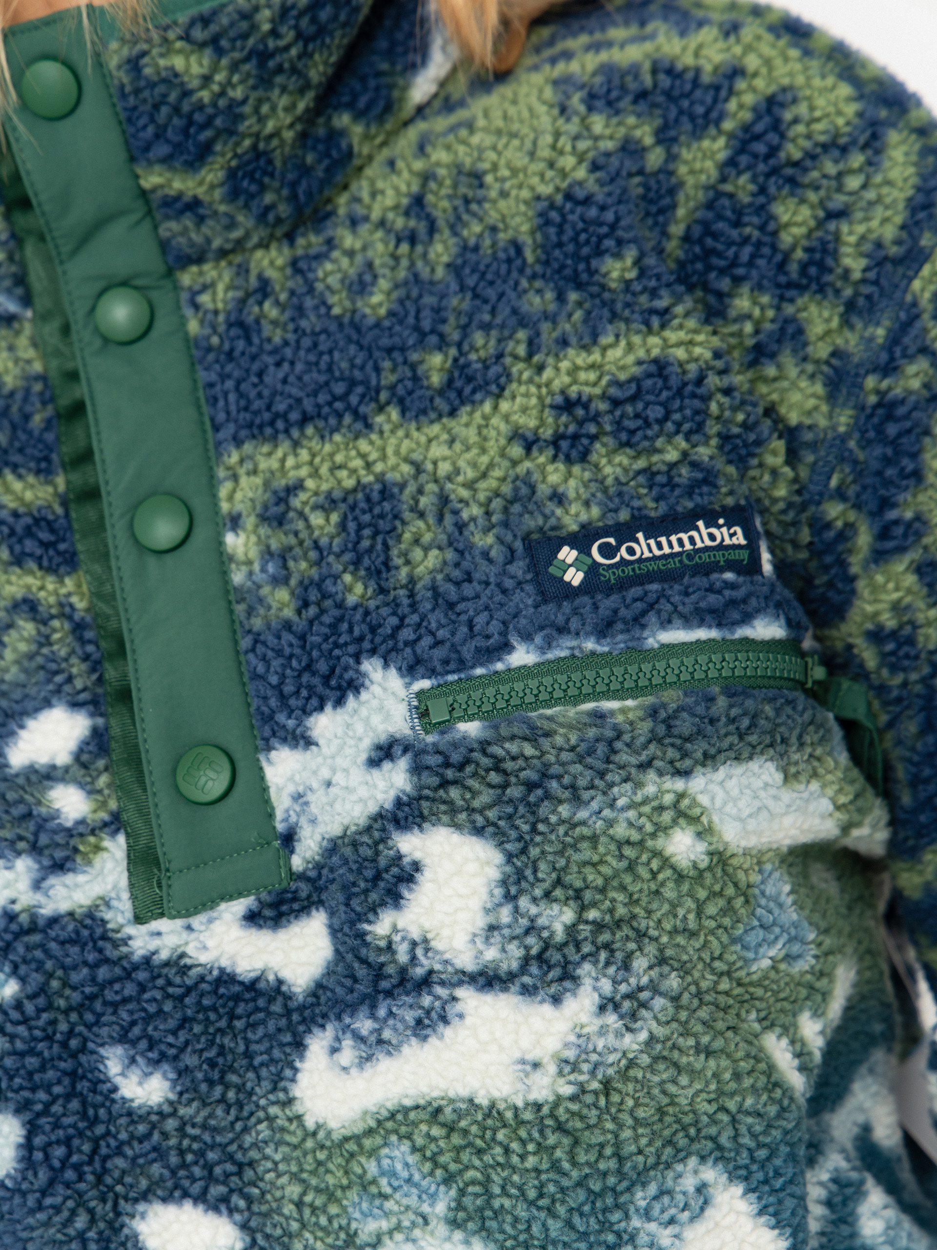 Pentru femei Hanorac din fleece Columbia Helvetia II Printed Cropped Half Snap (everblue sisters/rain forest)