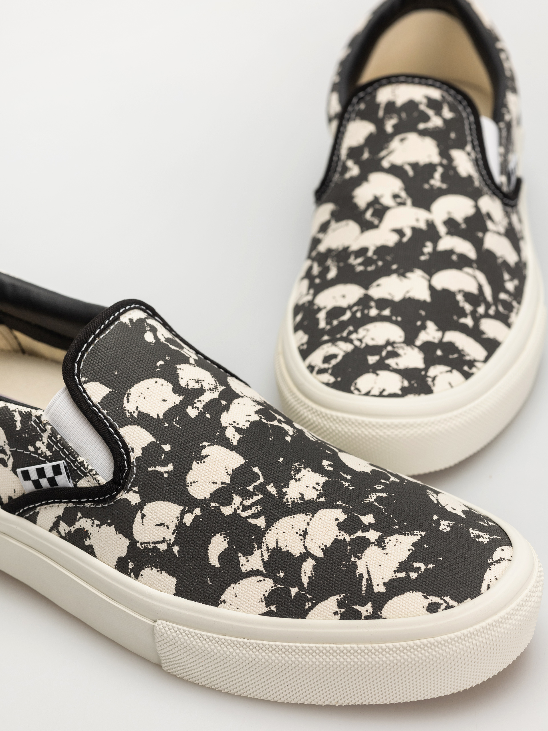 Pantofi Vans Skate Slip On (skull pile black/white/gum)