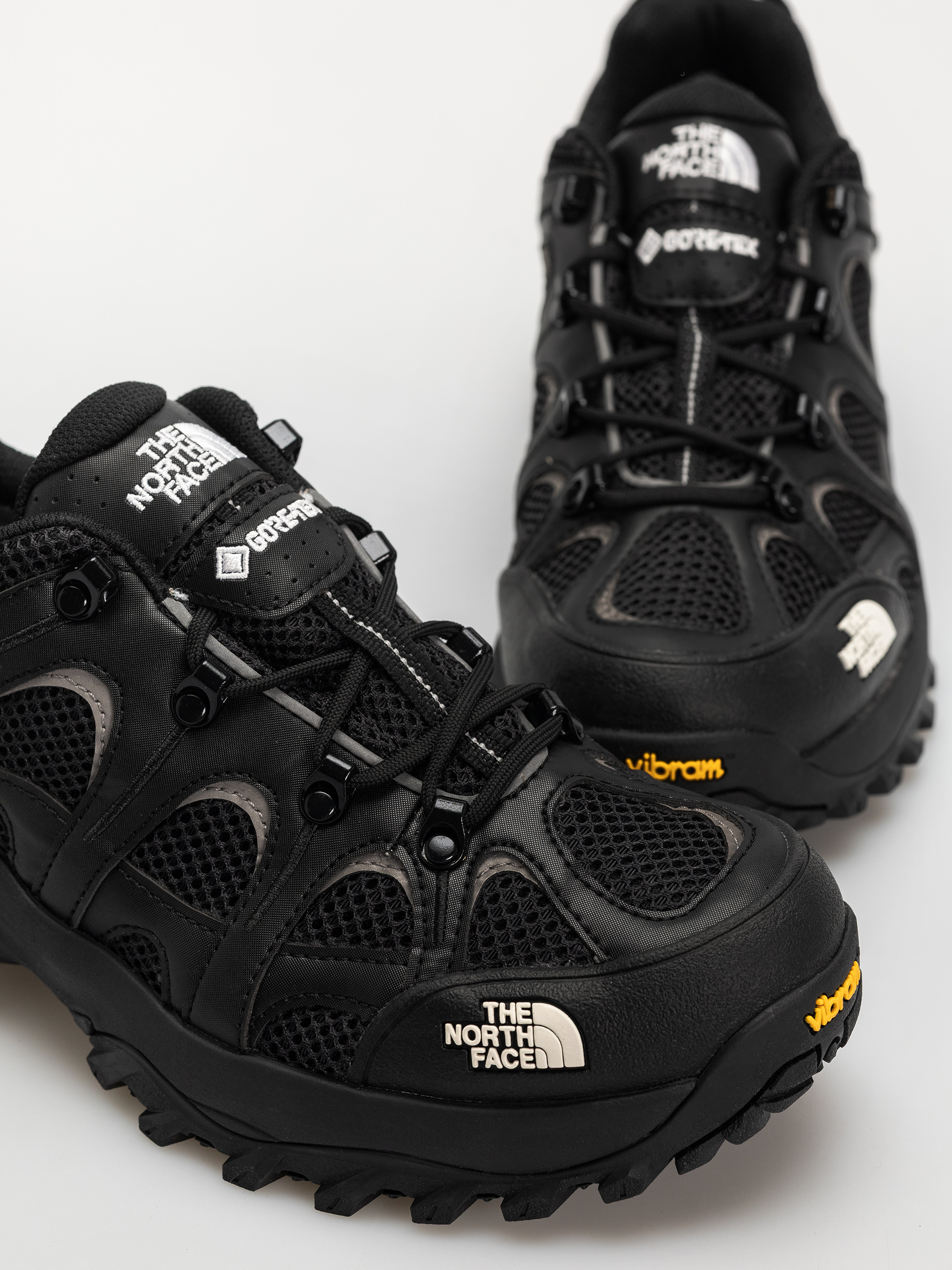 Pantofi The North Face Hedgehog 06 Rvst Gore Tex (tnf black/tnf white)