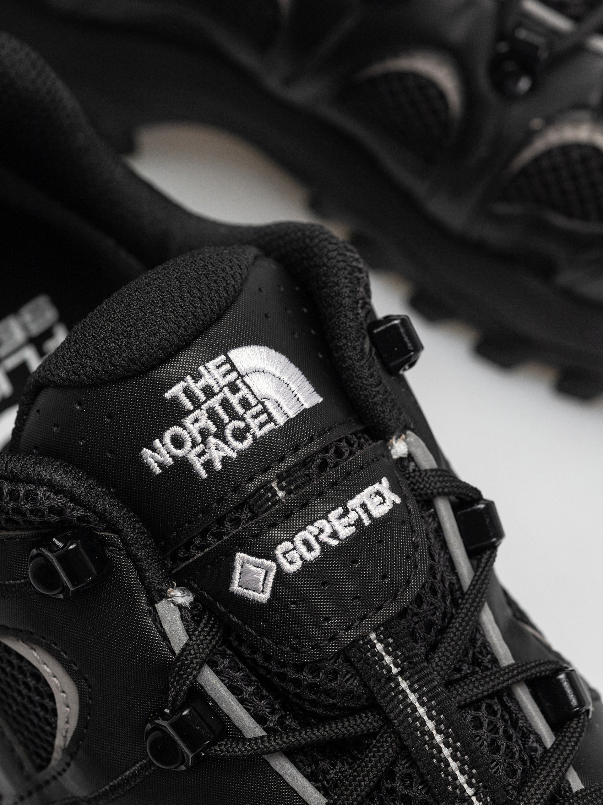 Pantofi The North Face Hedgehog 06 Rvst Gore Tex (tnf black/tnf white)