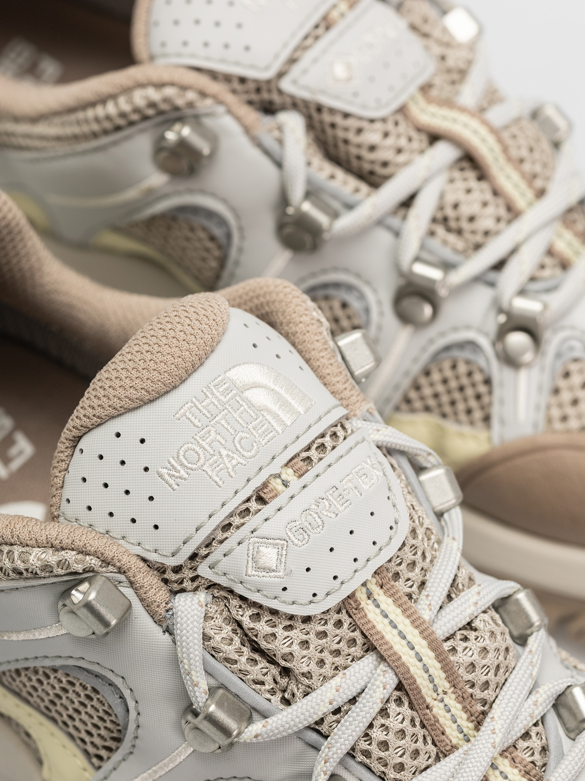 Pantofi The North Face Hedgehog 06 Rvst Gore Tex (high rise grey/white as)