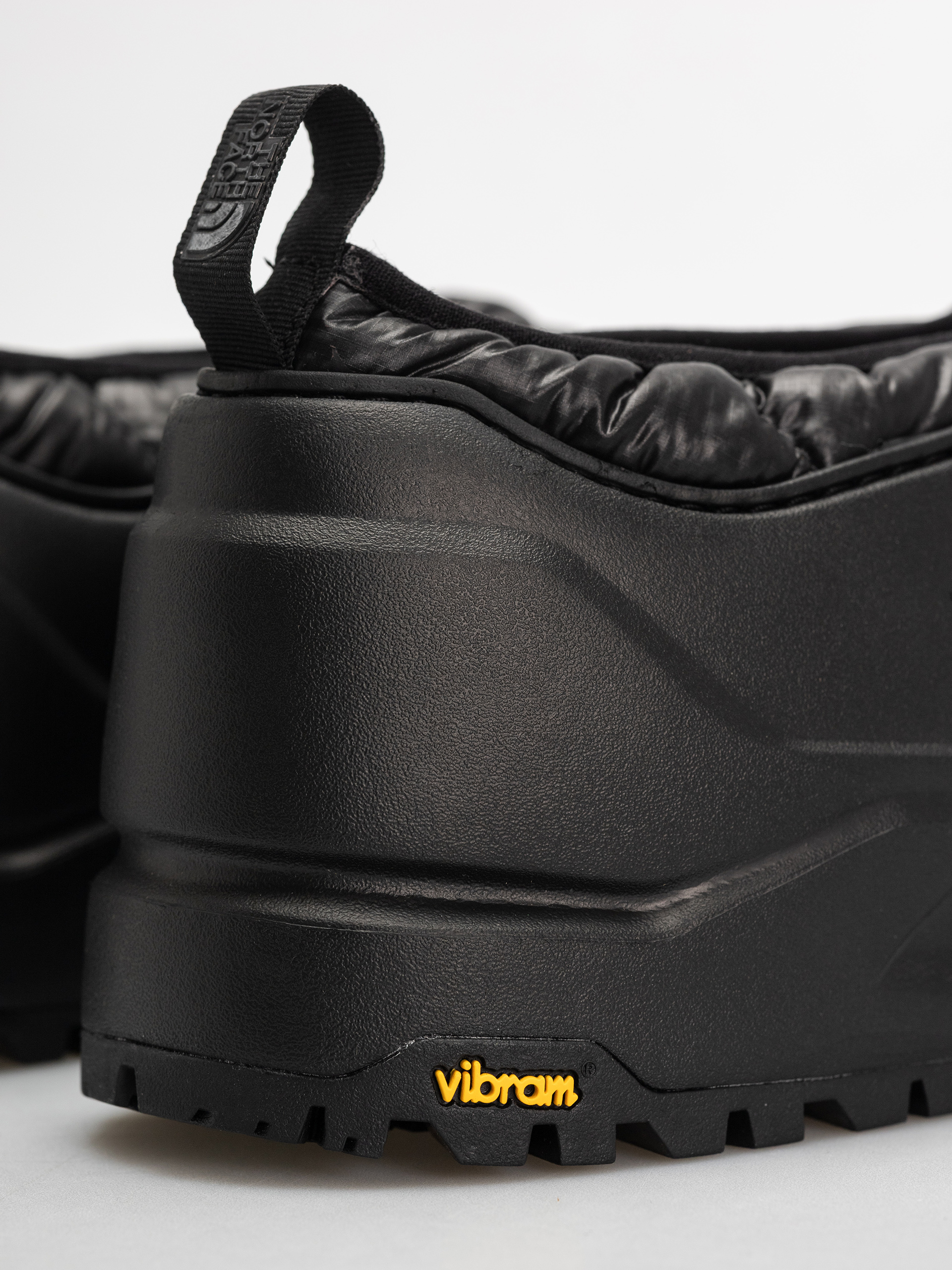 Pantofi The North Face Base Camp Wp Mule (tnf black/tnf black)