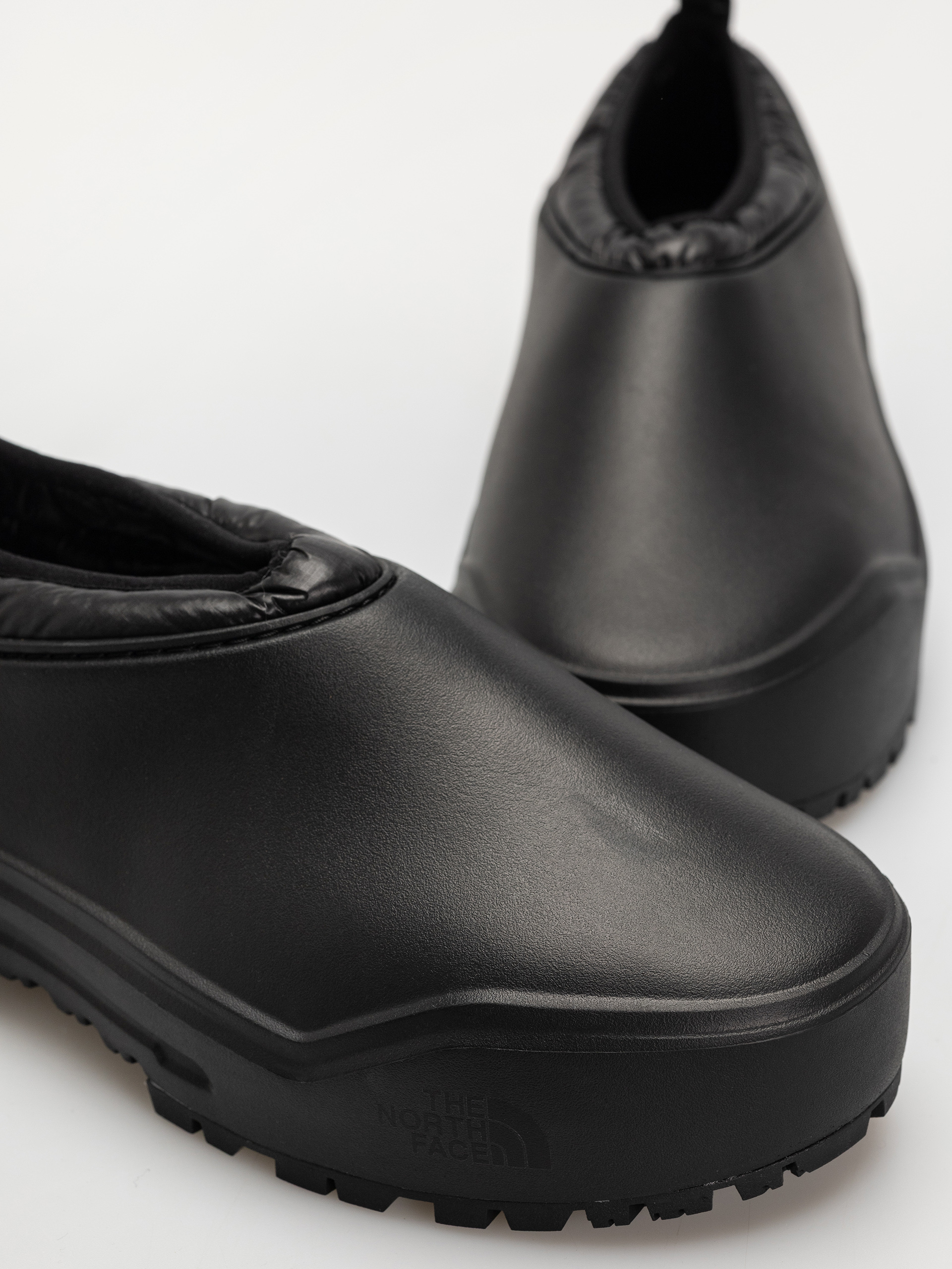 Pantofi The North Face Base Camp Wp Mule (tnf black/tnf black)