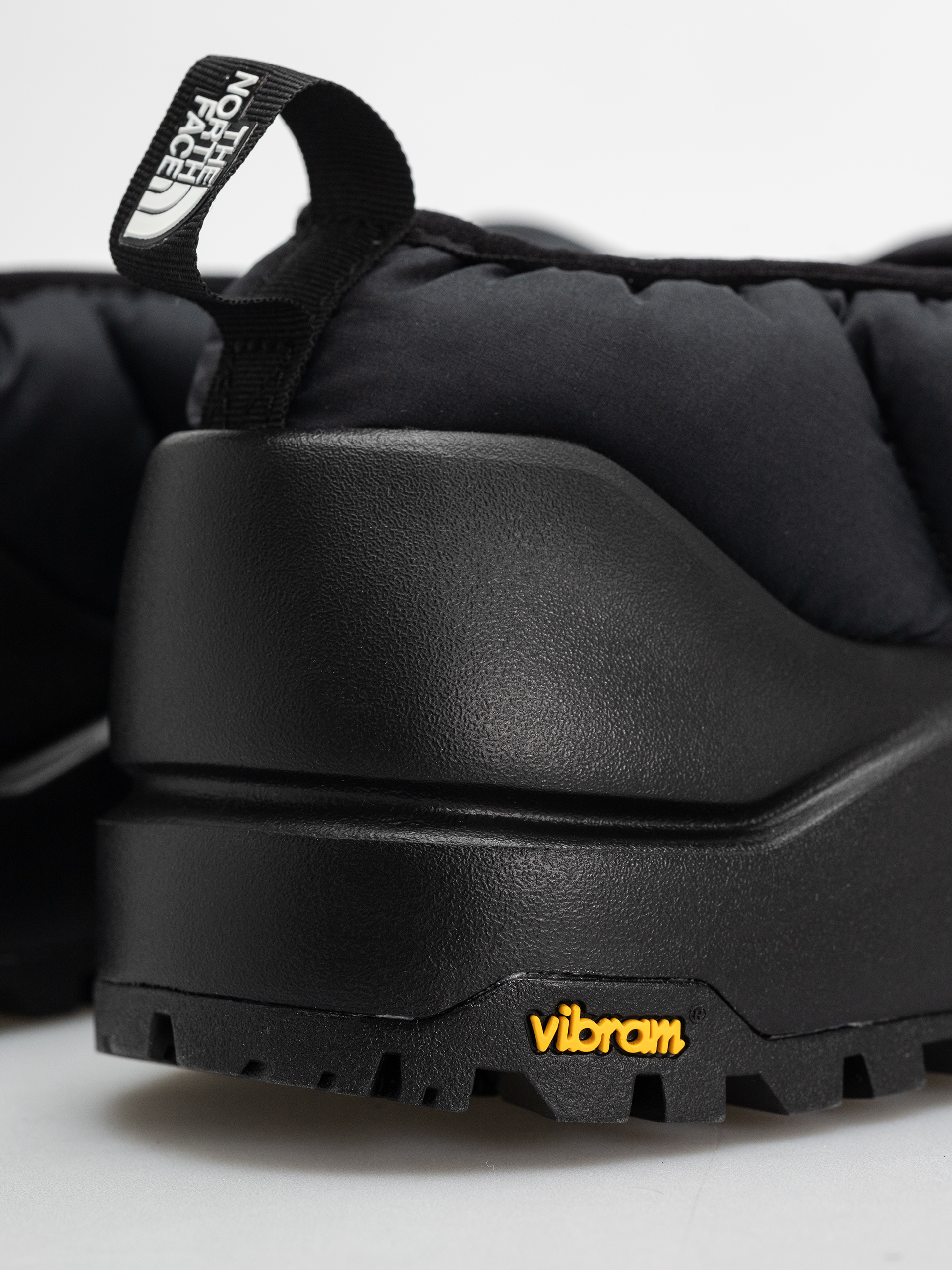 Pantofi The North Face Base Camp Thermoball Mule (tnf black/tnf black)