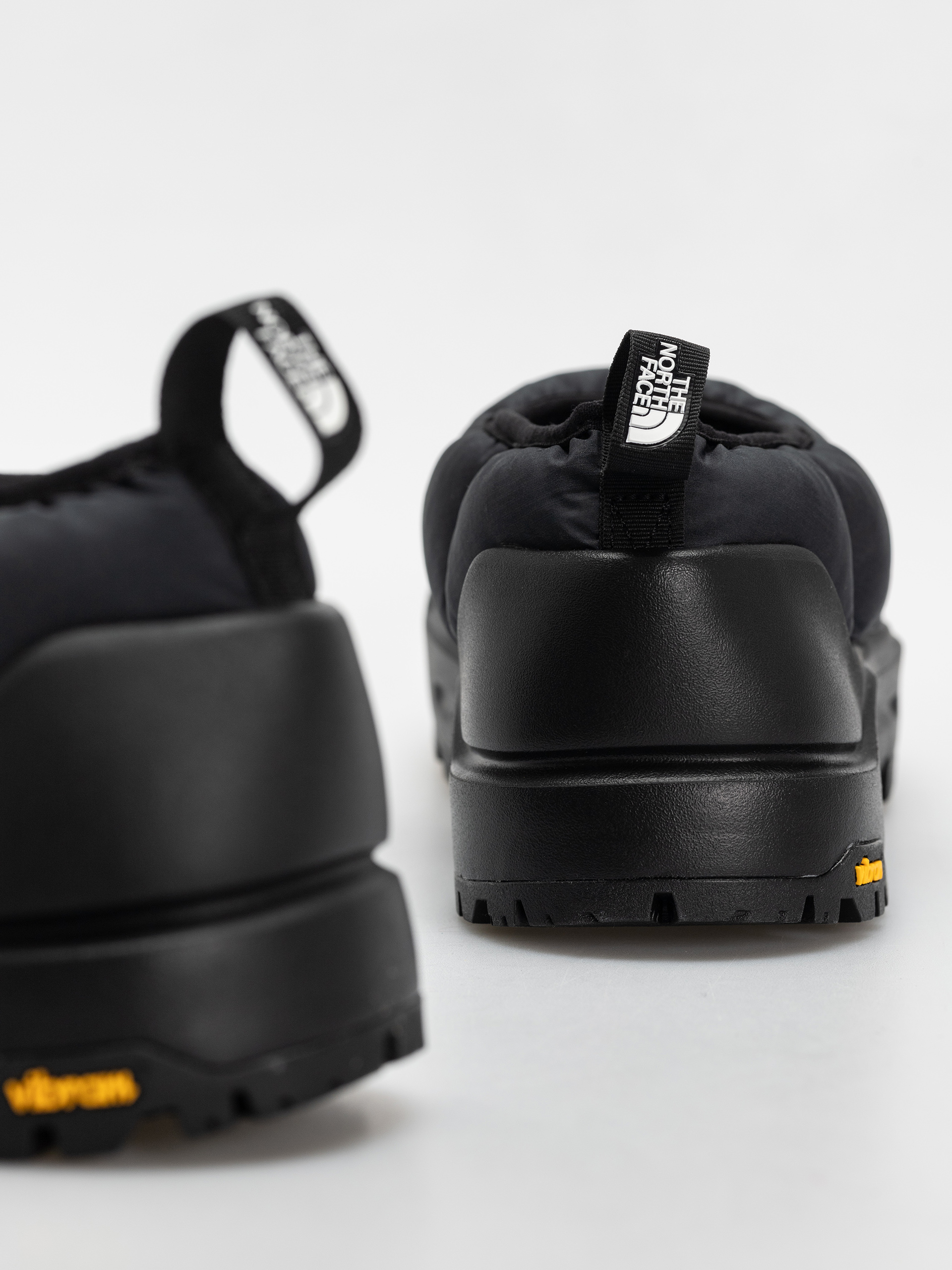 Pantofi The North Face Base Camp Thermoball Mule (tnf black/tnf black)