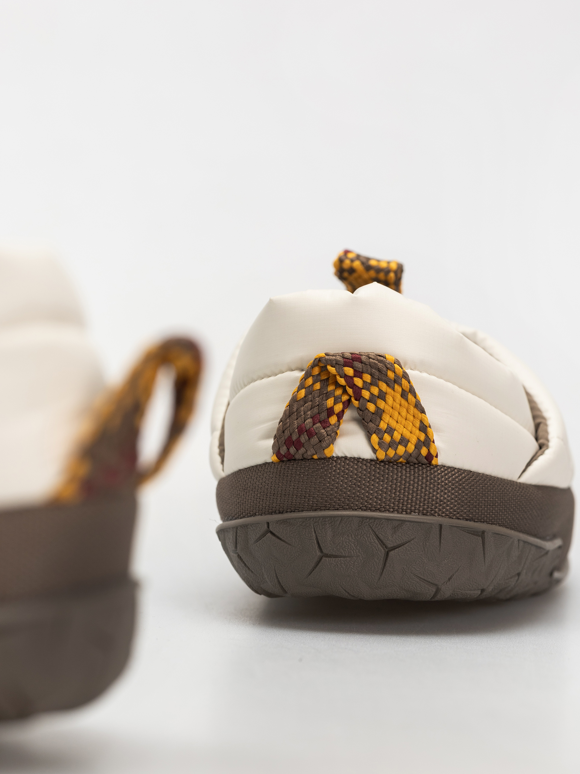 Pantofi The North Face Nuptse Mule Wmn (white dune/mocha brown)