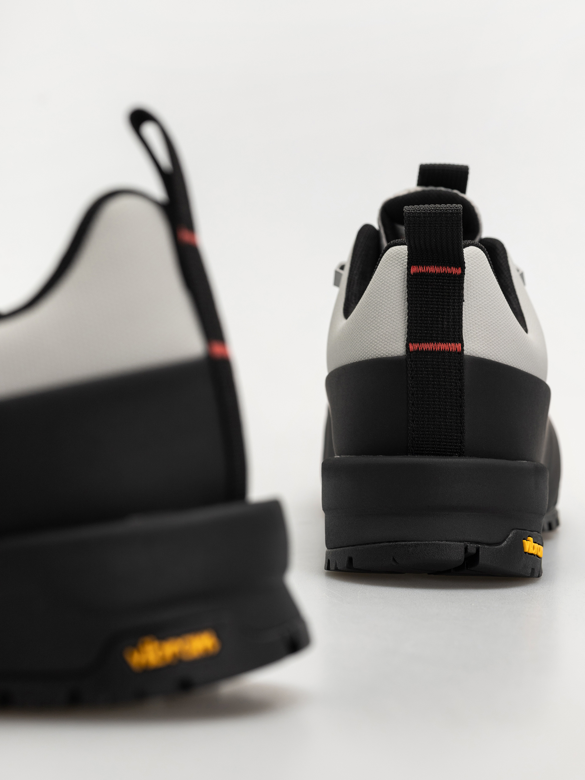 Pantofi The North Face Glenclyffe Low Gore Tex (high rise grey/tnf red)