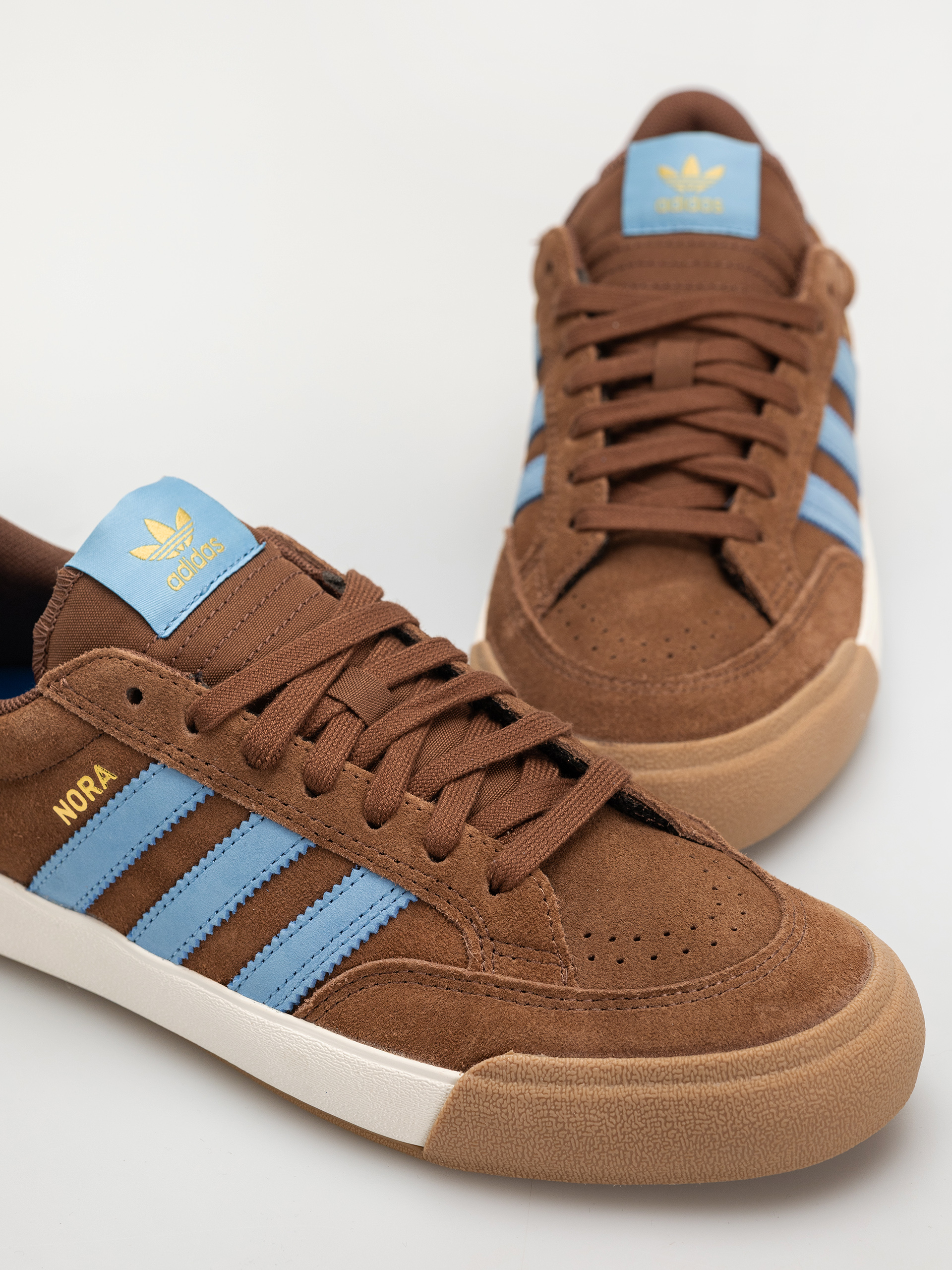 Pantofi adidas Nora (prebrn/ltblue/gum4)