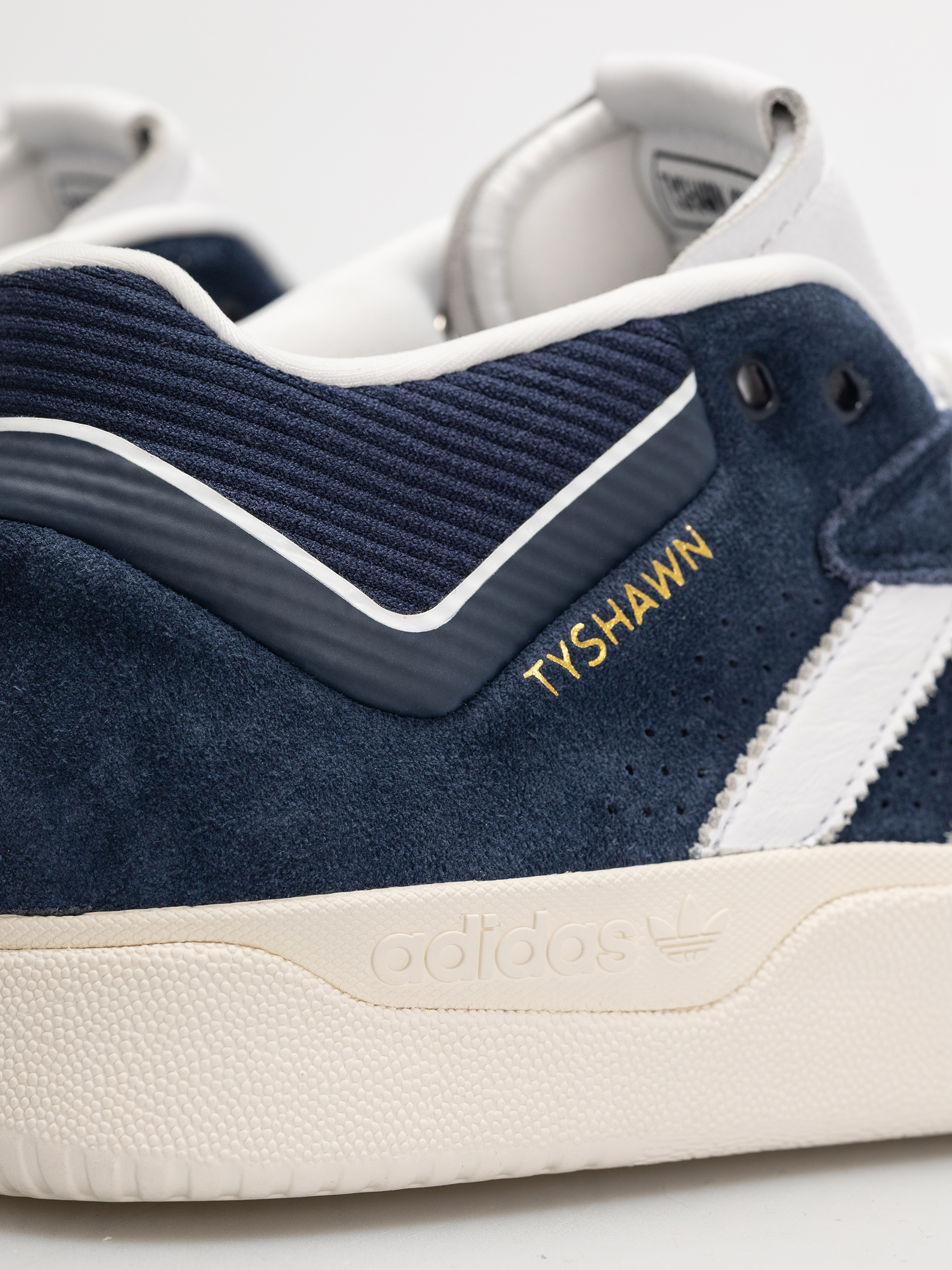 Pantofi adidas Tyshawn (conavy/ftwwht/cwhite)