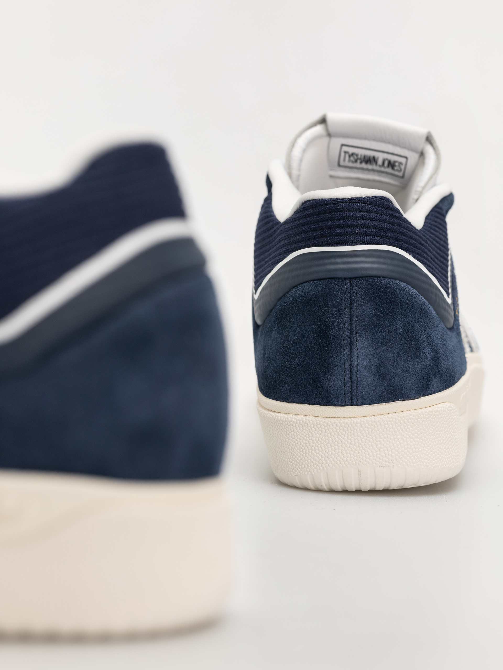 Pantofi adidas Tyshawn (conavy/ftwwht/cwhite)