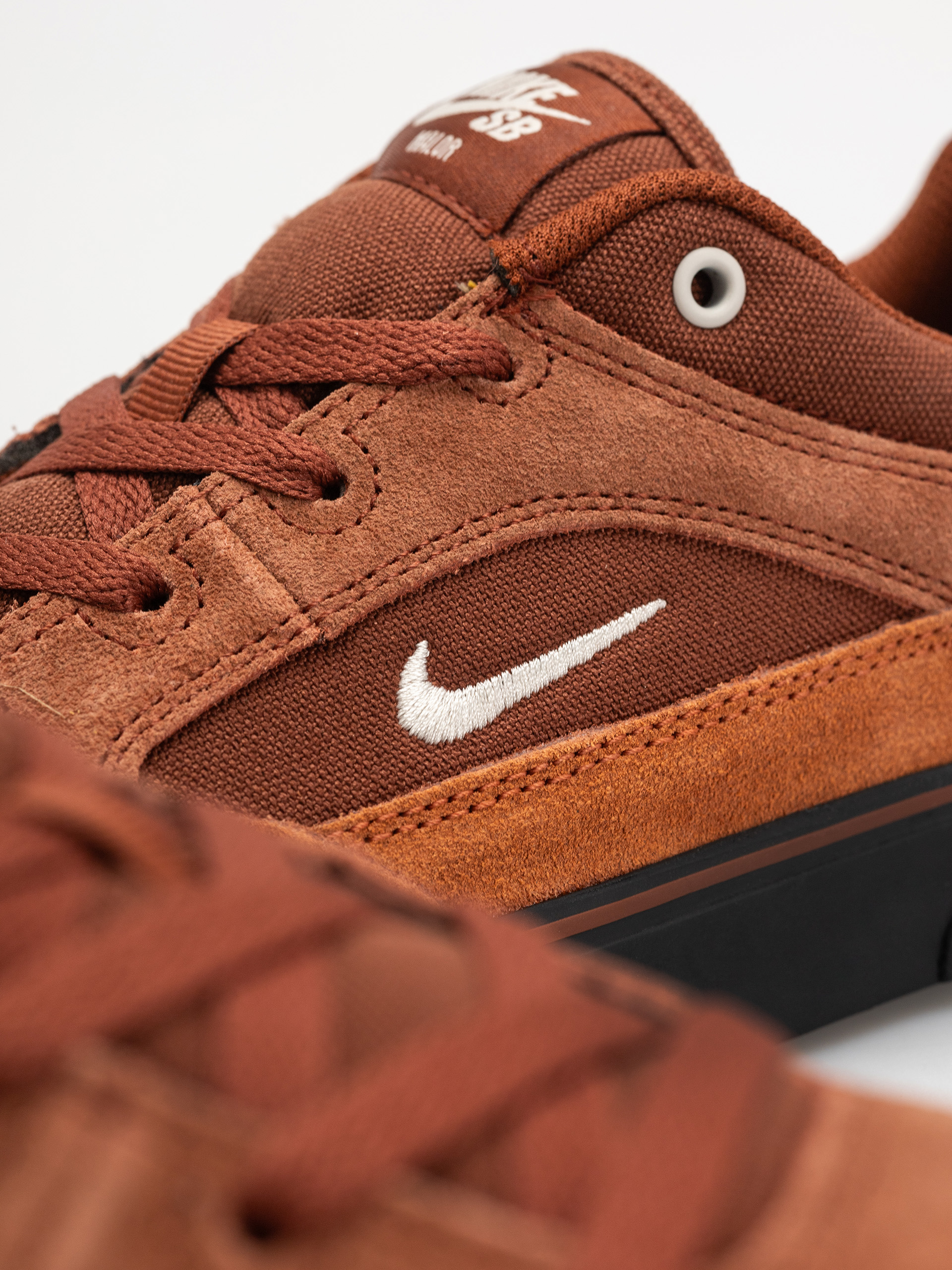 Pantofi Nike SB Malor (cinnamon/light bone dark russet black)