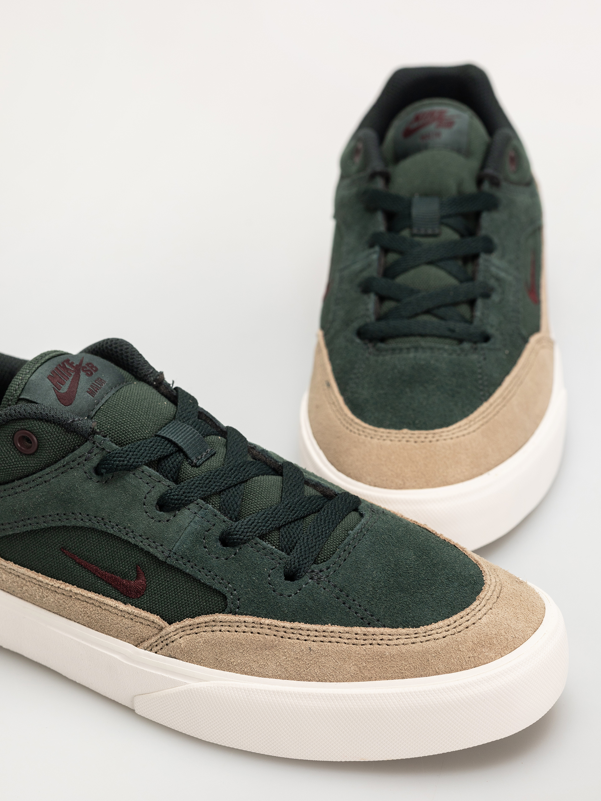 Pantofi Nike SB Malor (seaweed/burgundy crush khaki phantom)