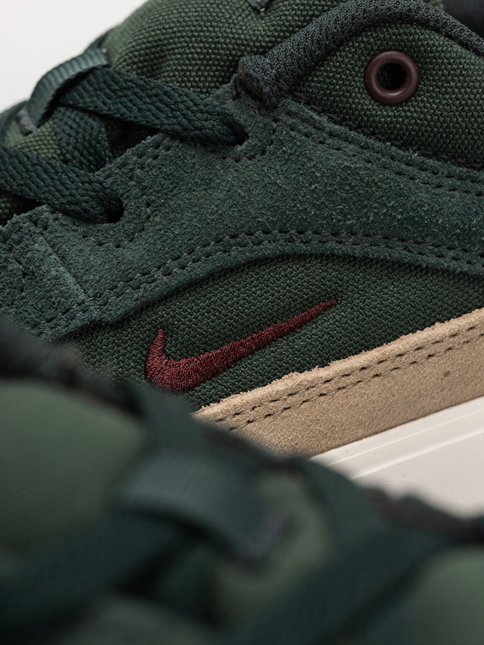 Pantofi Nike SB Malor (seaweed/burgundy crush khaki phantom)