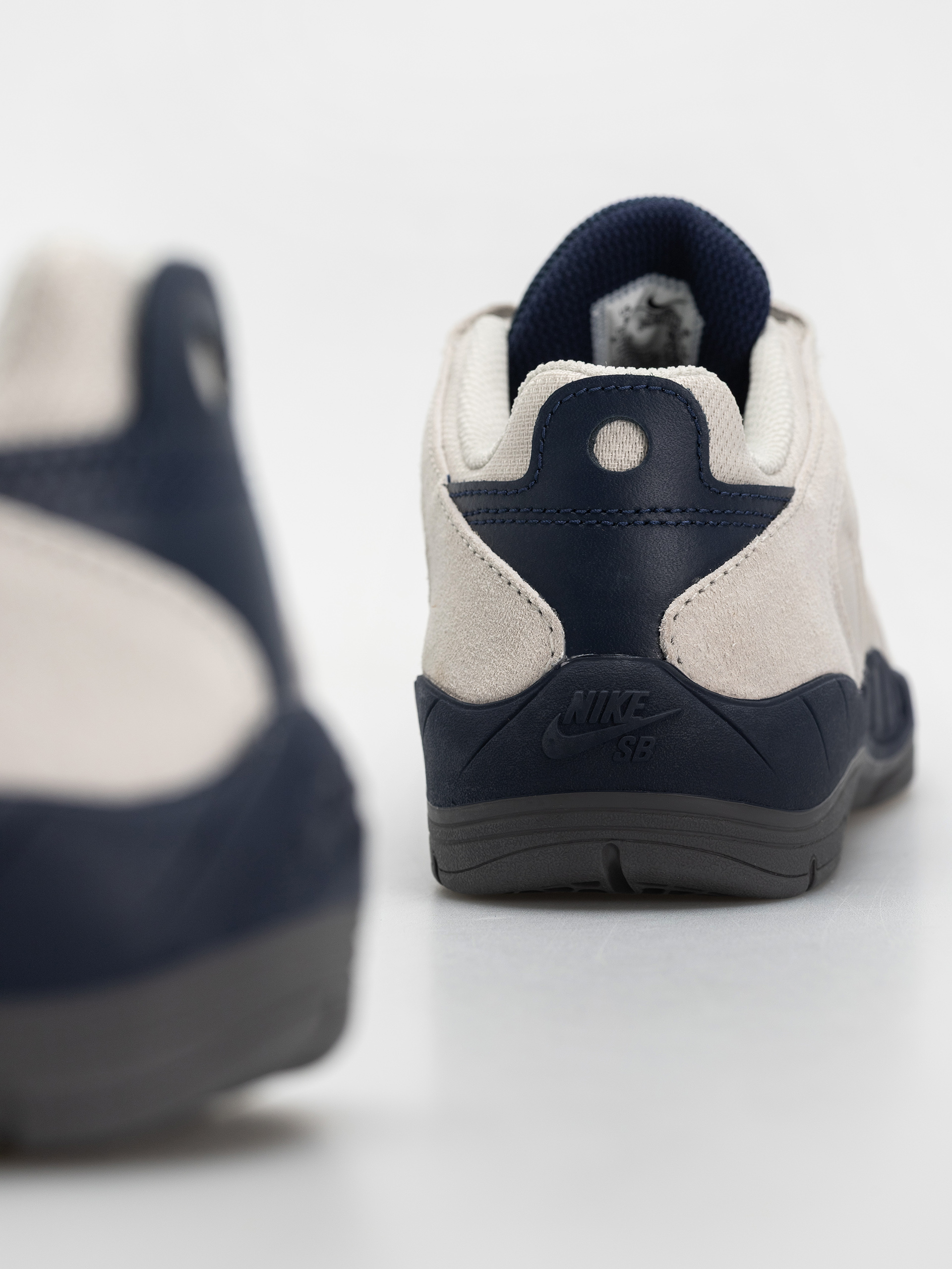 Pantofi Nike SB Vertebrae (light bone/fir midnight navy obsidian)