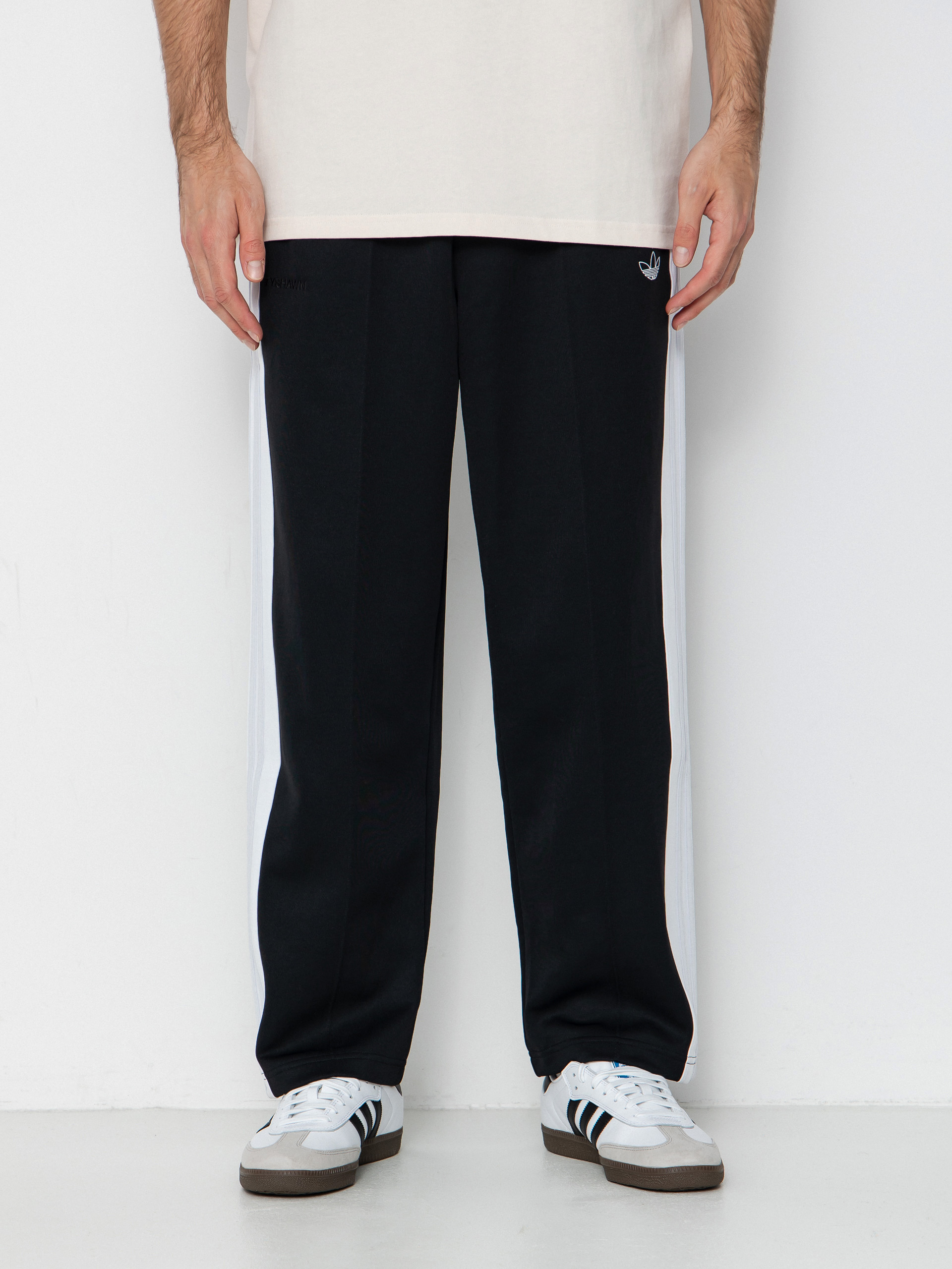 Pantaloni adidas Tyshawn (black/white/dshgry)