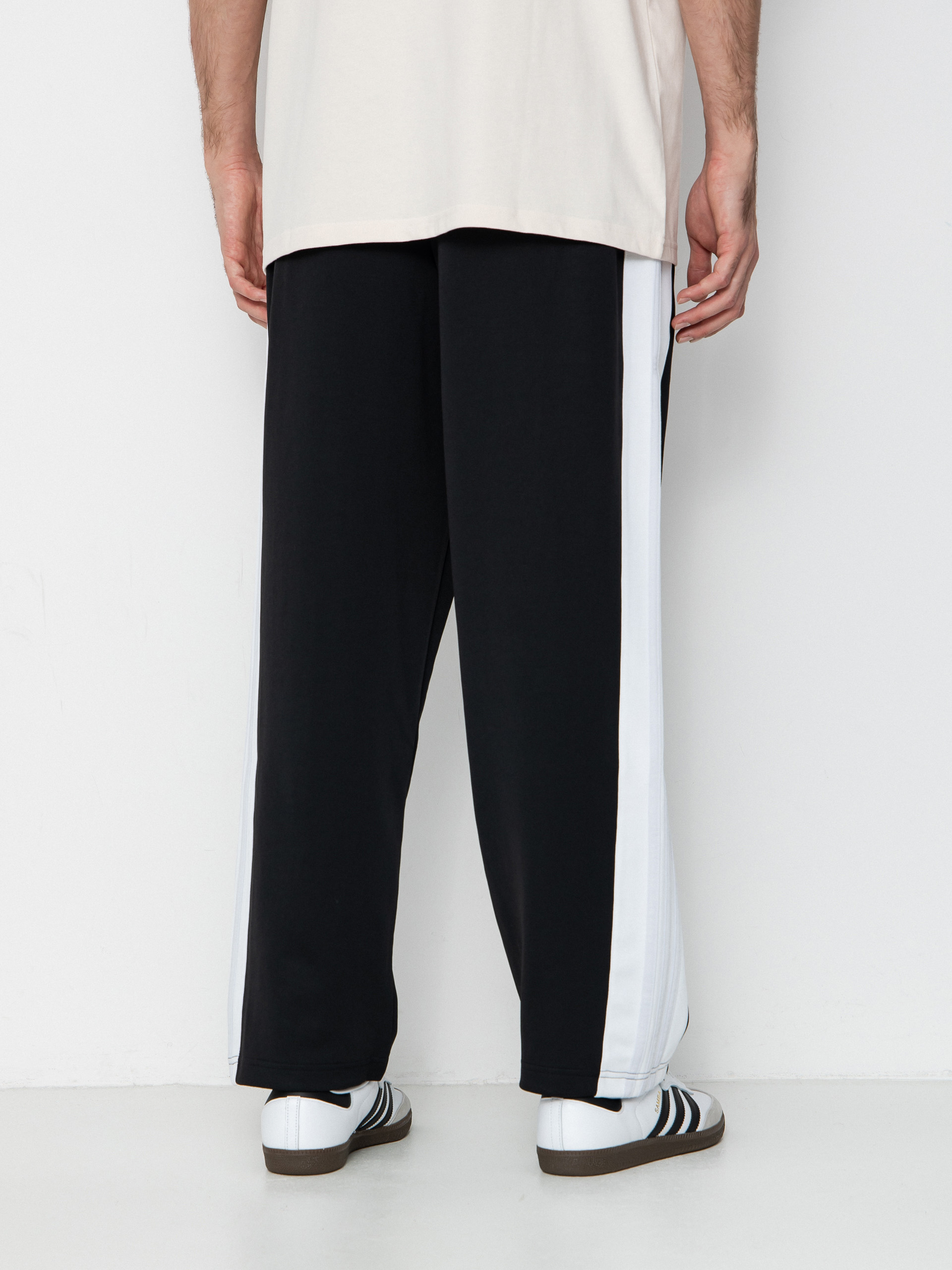 Pantaloni adidas Tyshawn (black/white/dshgry)