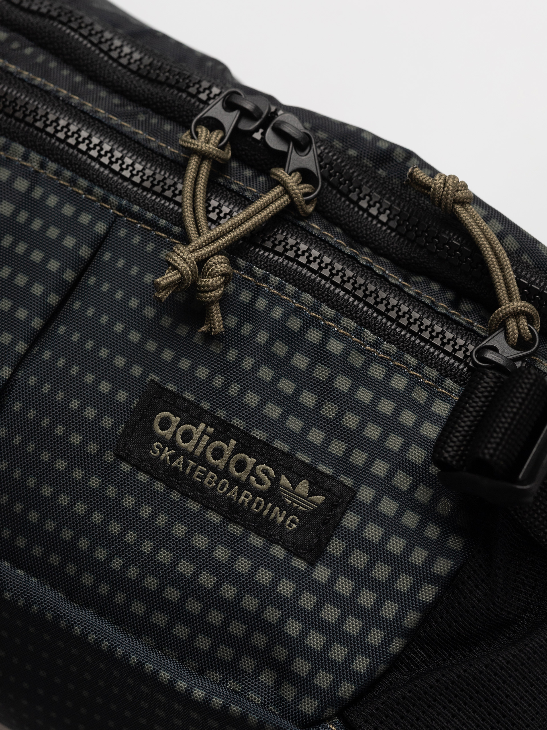 Borsetă de brâu adidas Skatep Cross Body (olistr/black)