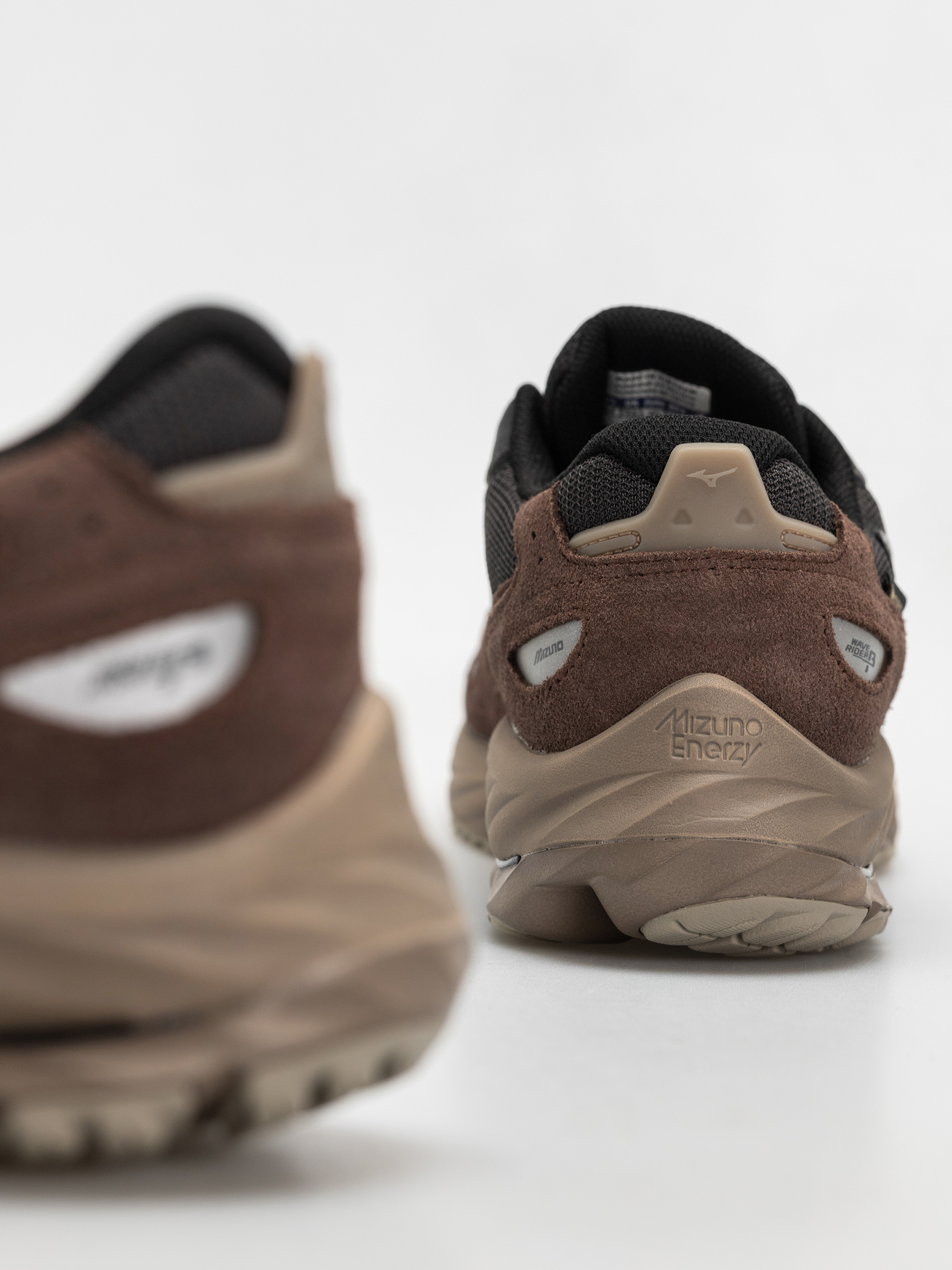 Pantofi Mizuno Wave Rider GTX (black sand/black/chicory coffee)