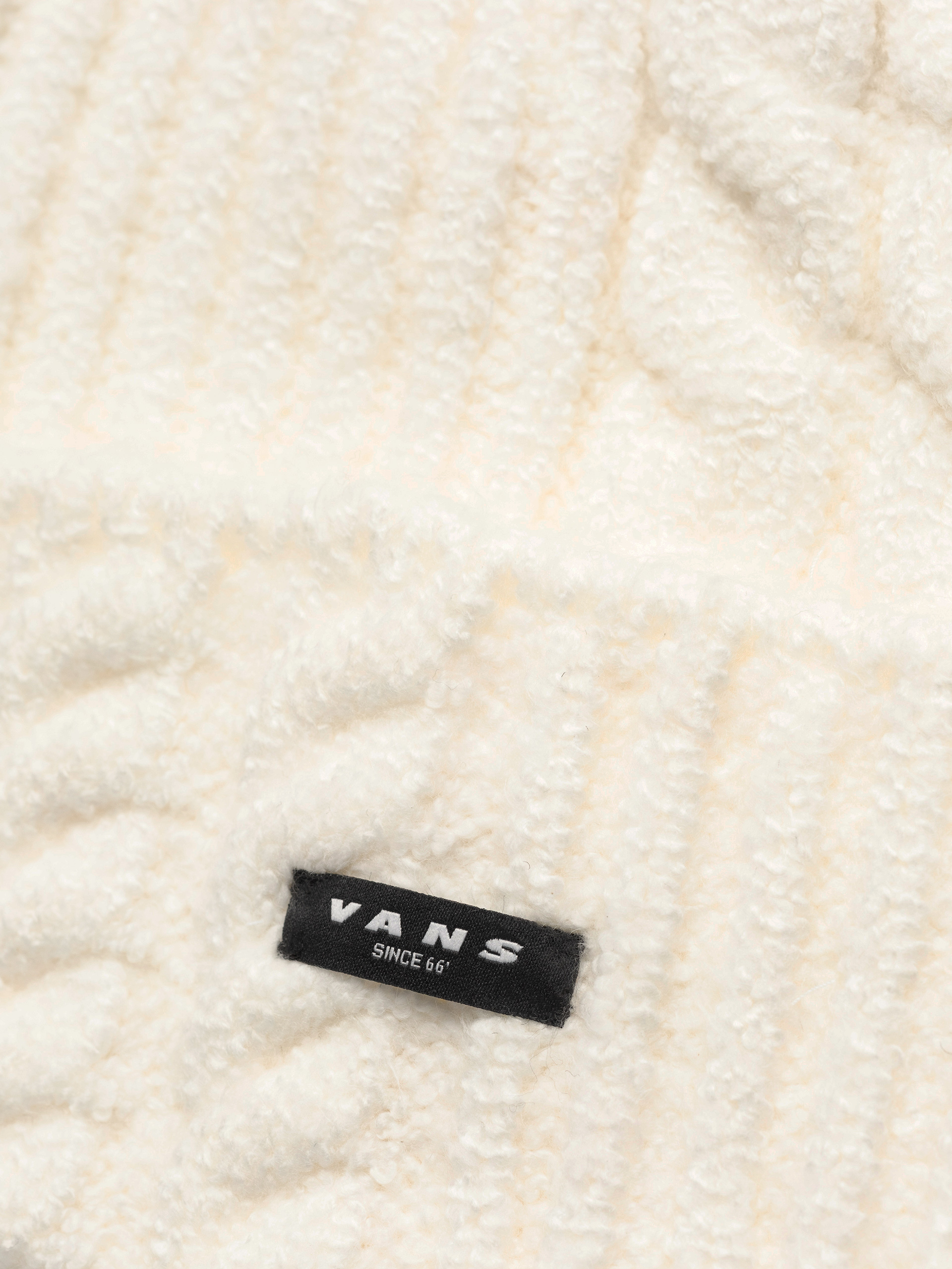 Căciulă Vans Revelle Cuff (mountain essentials marshmallow)