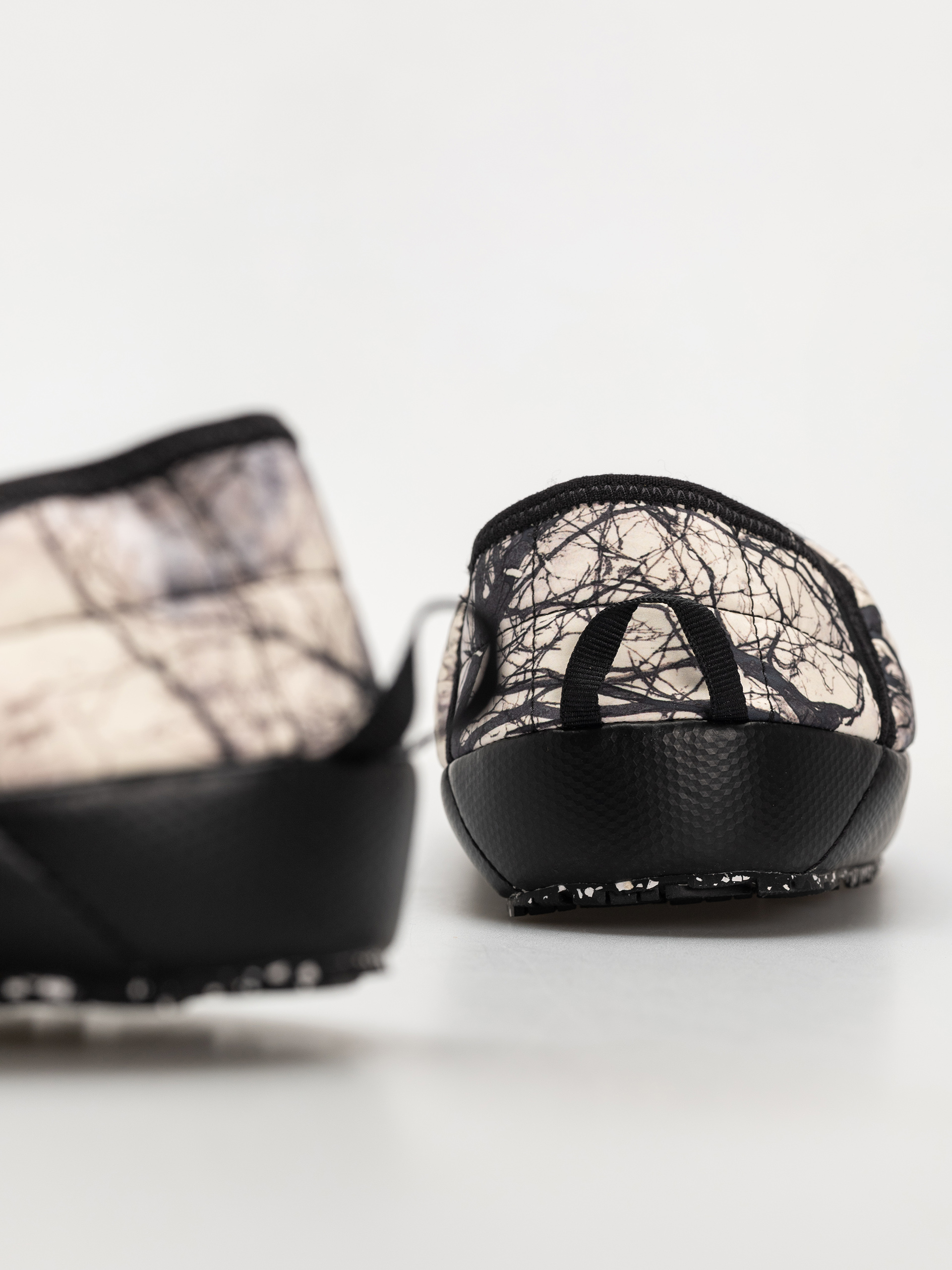 Pantofi The North Face Thermoball Traction Mule V (image lift camo white d)