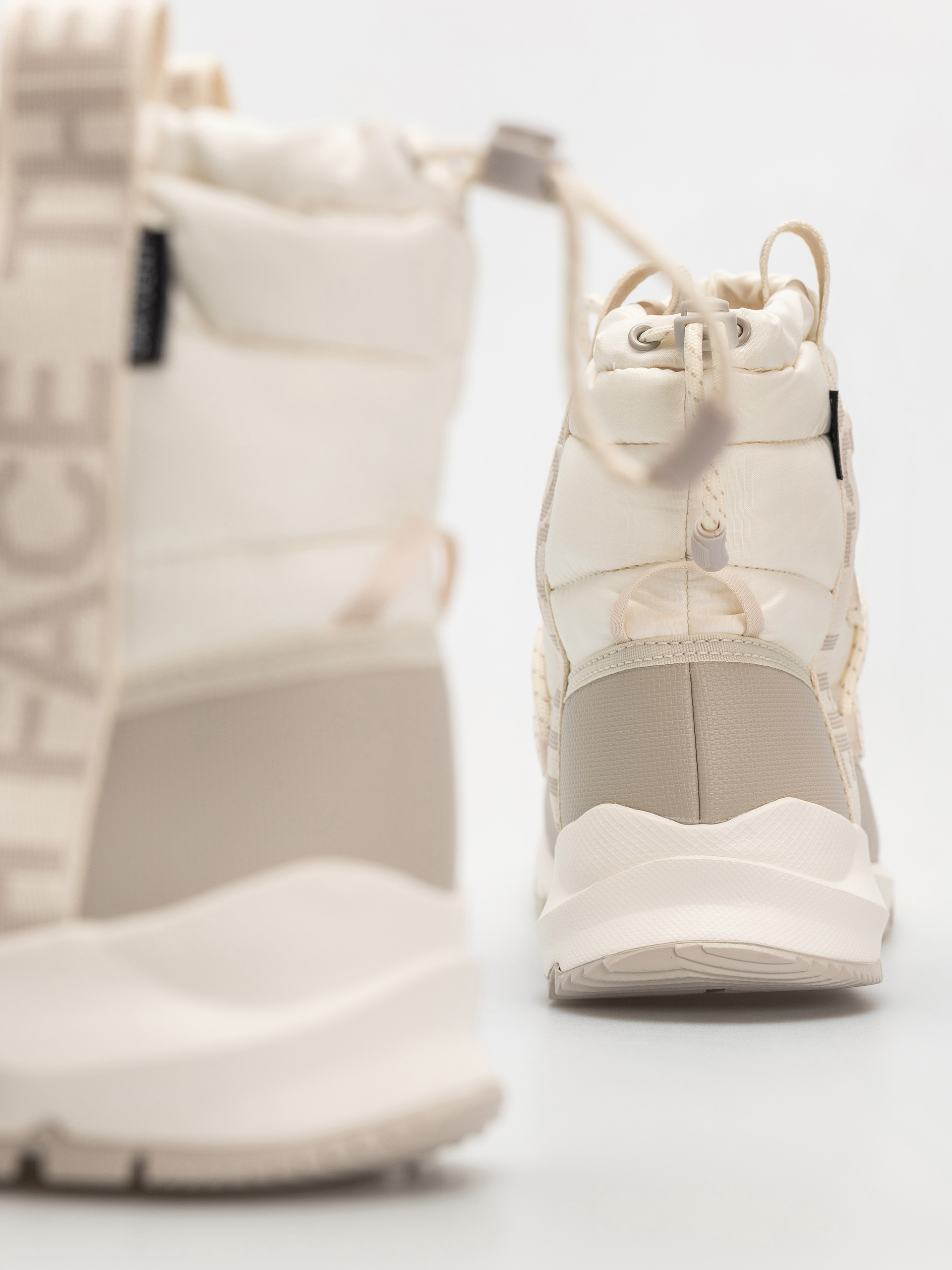 Pantofi The North Face Thermoball Lace Up Wp Wmn (gardenia white/silvergrey)