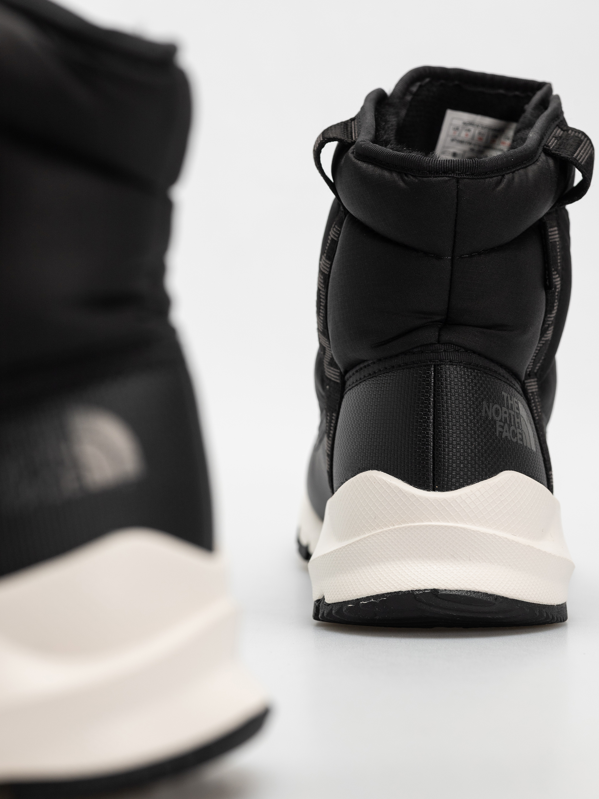 Pantofi The North Face Thermoball Lace Up Luxe Wp Wmn (tnf black/asphalt grey)