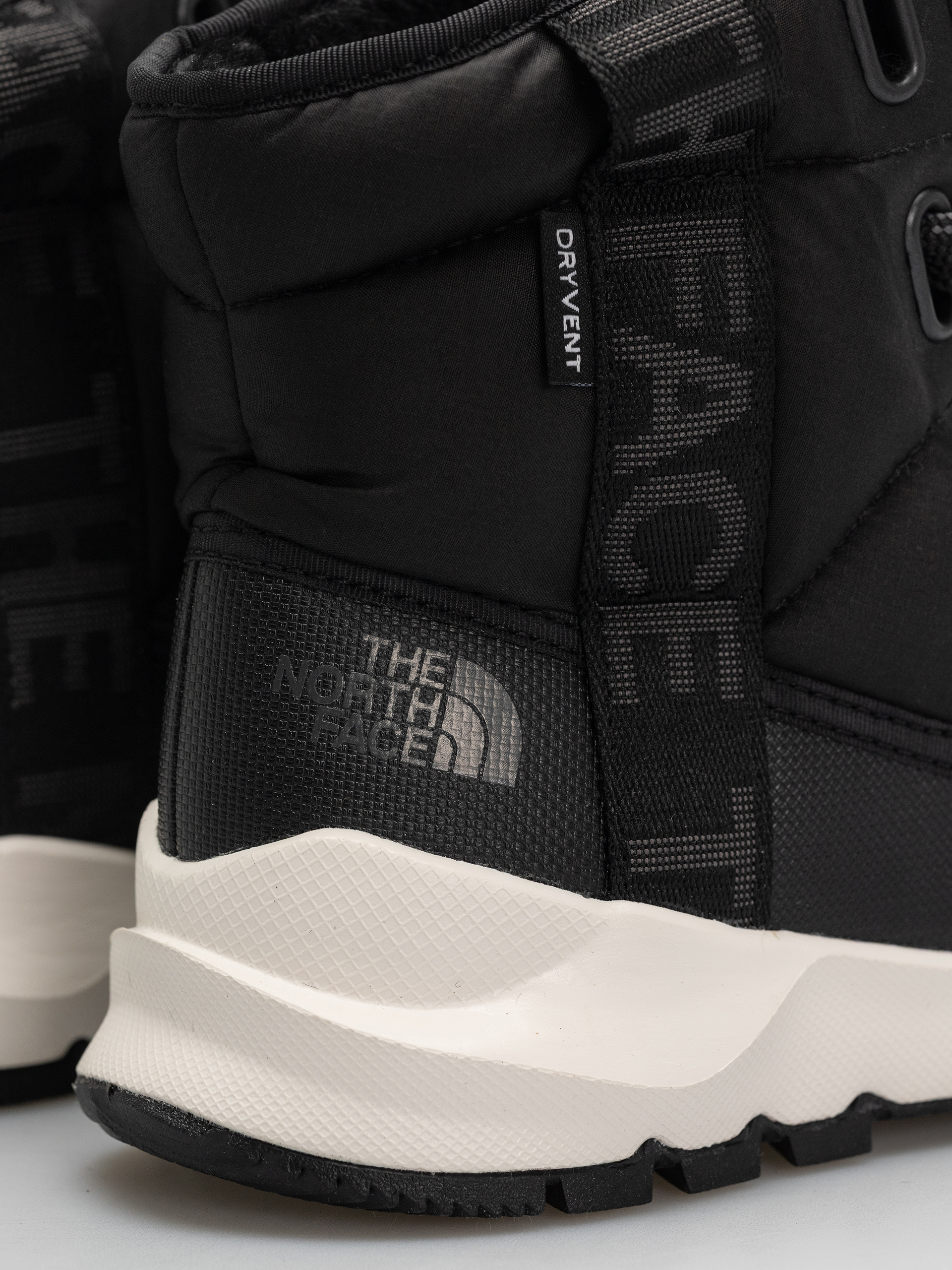 Pantofi The North Face Thermoball Lace Up Luxe Wp Wmn (tnf black/asphalt grey)