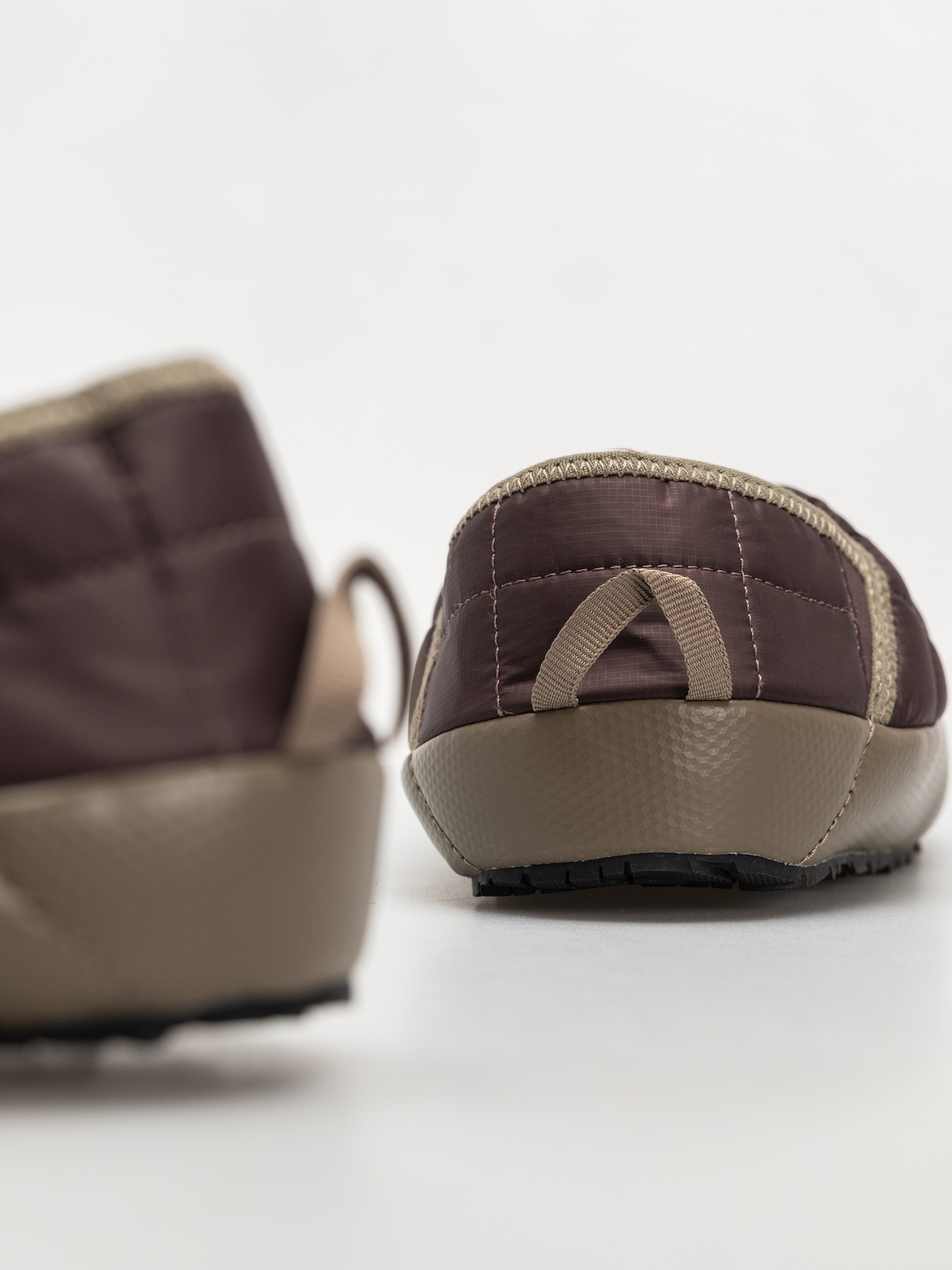 Pantofi The North Face Thermoball Traction Mule V Wmn (tawny quartz/mocha brow)