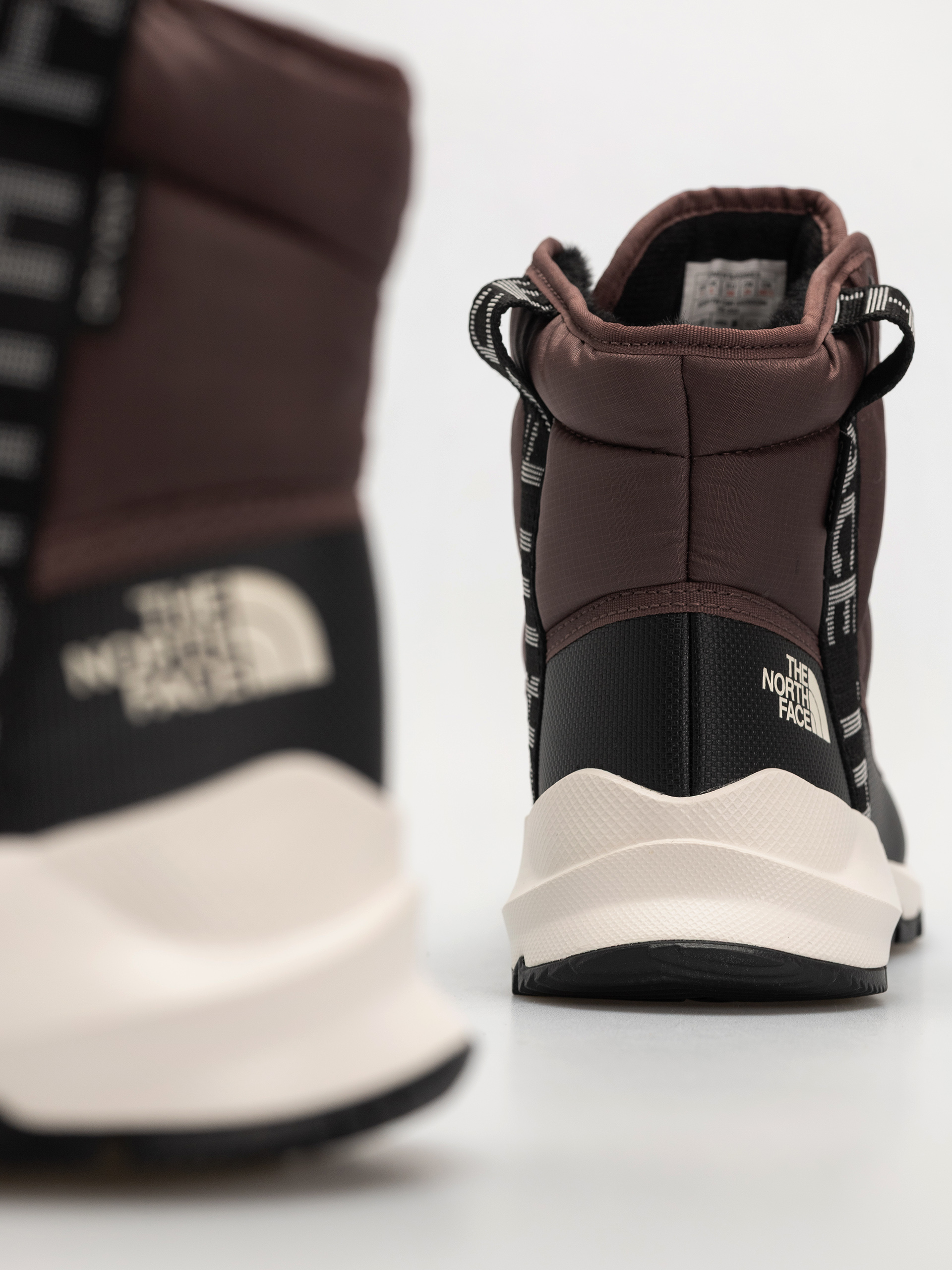 Pantofi The North Face Thermoball Lace Up Luxe Wp Wmn (tawny quartz/burnt umbe)