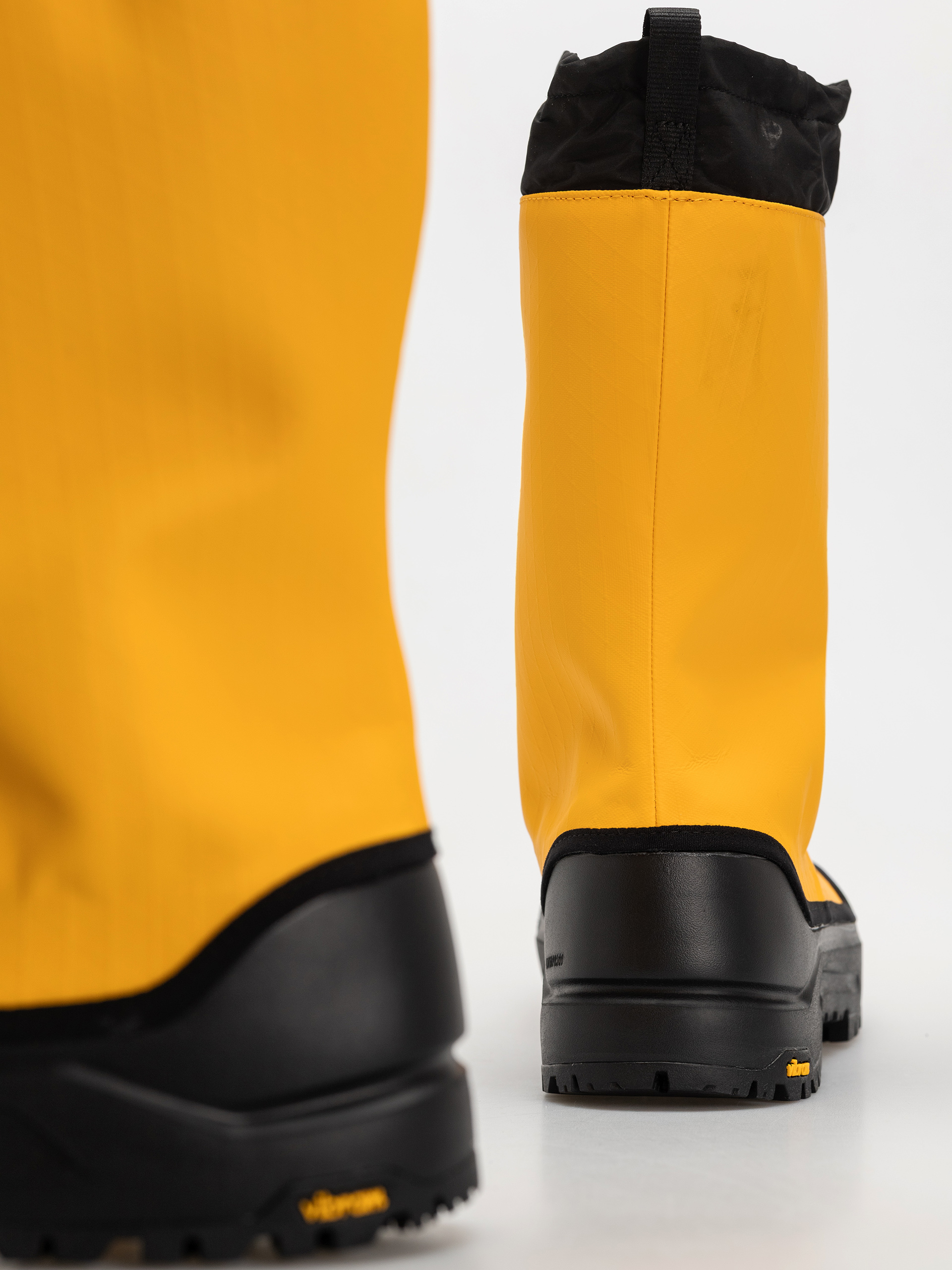 Pantofi The North Face Base Camp 200 Wp (summit gold/tnf black)