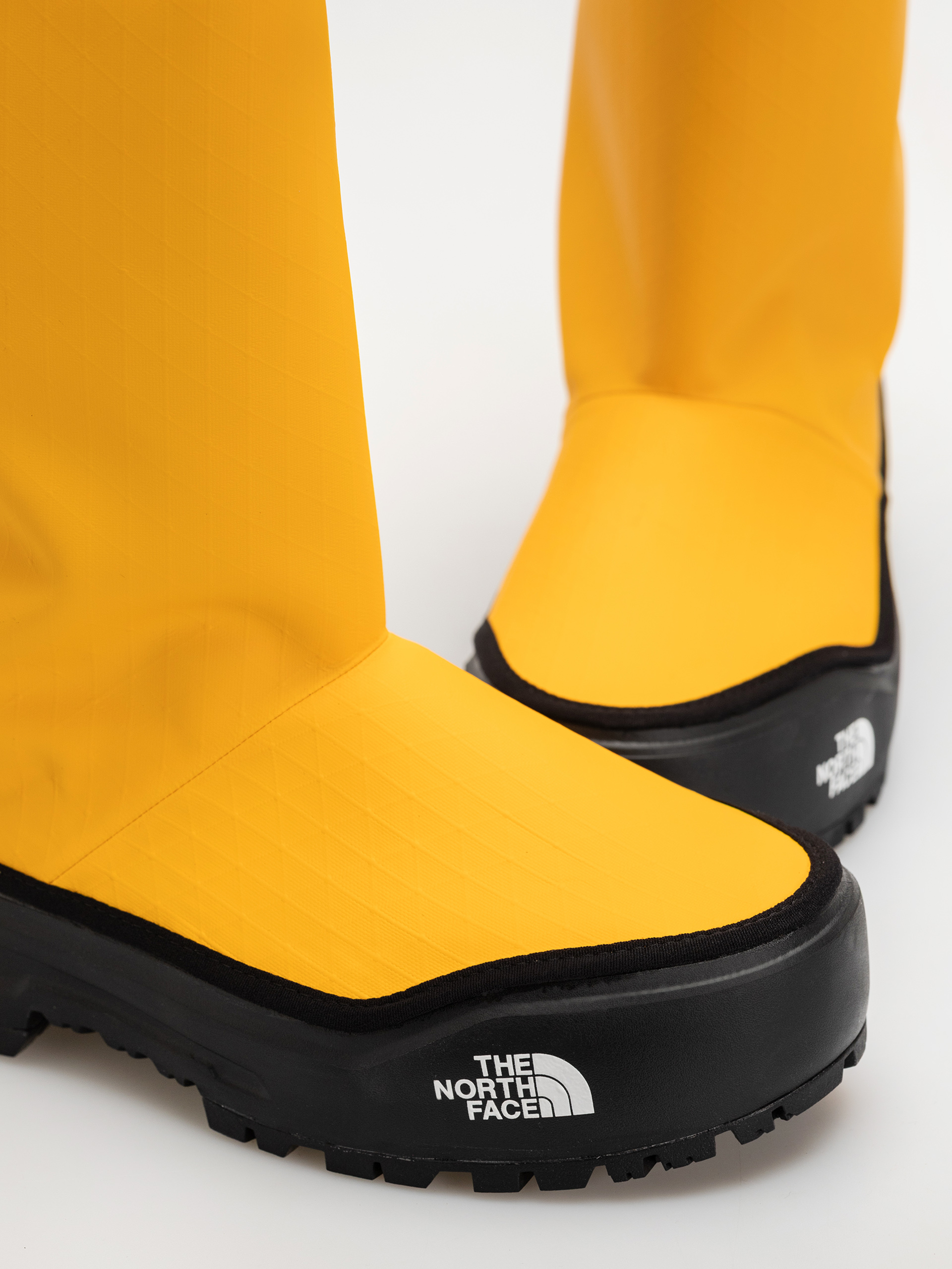 Pantofi The North Face Base Camp 200 Wp (summit gold/tnf black)