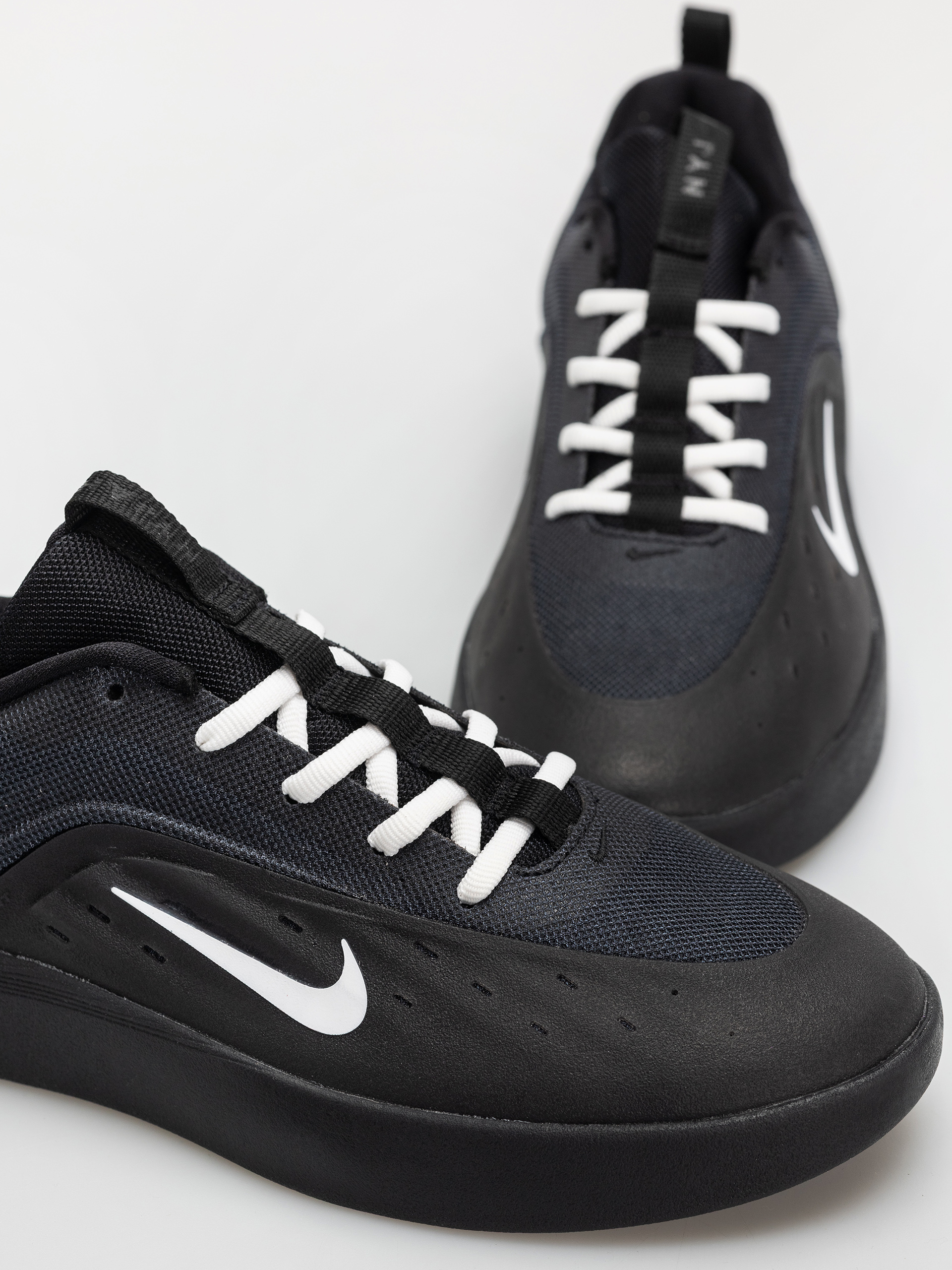 Pantofi Nike SB Zoom Nyjah 4 (black/white black white)