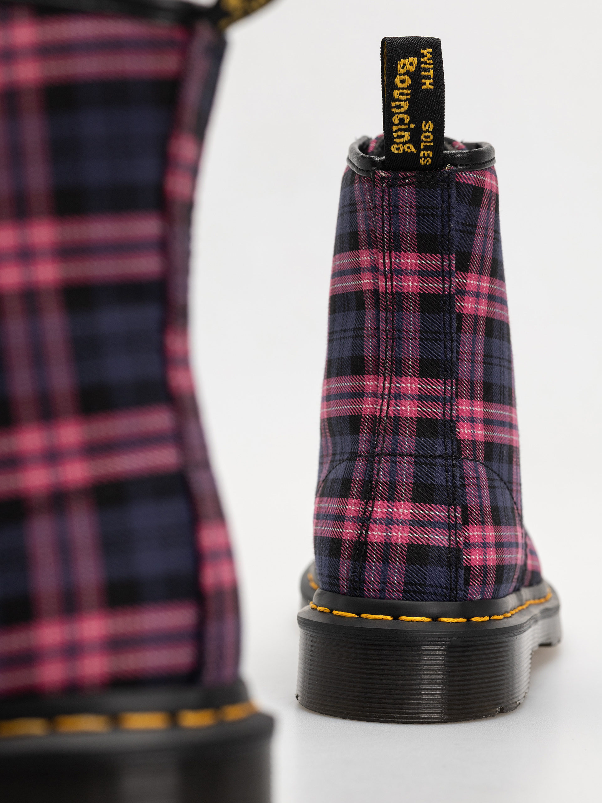 Pantofi Dr. Martens 1460 Wmn (pink multi tartan)