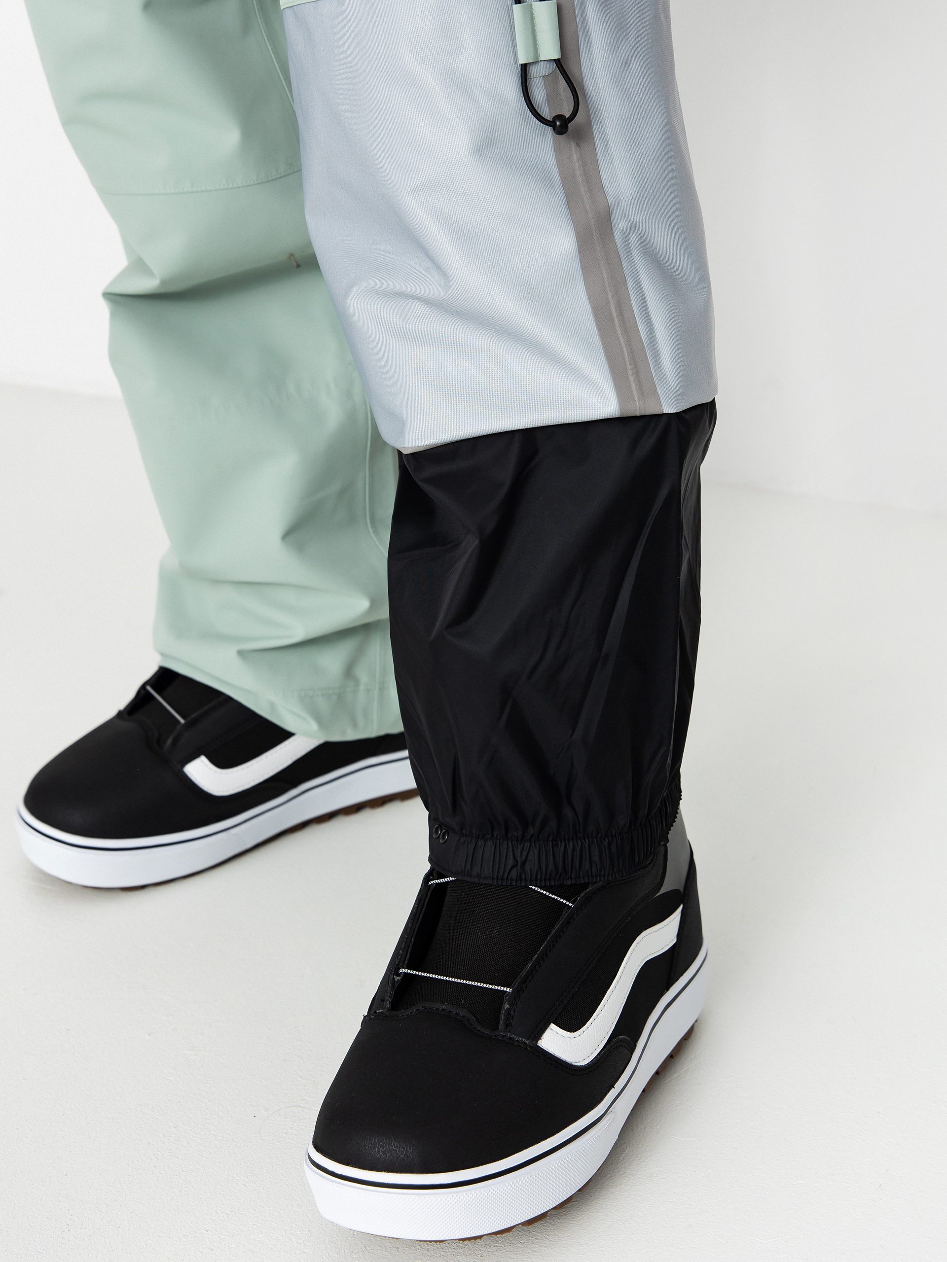 Pentru bărbați Pantaloni pentru snowboard Vans MTE High Country 3L 2.0 (gray olive)