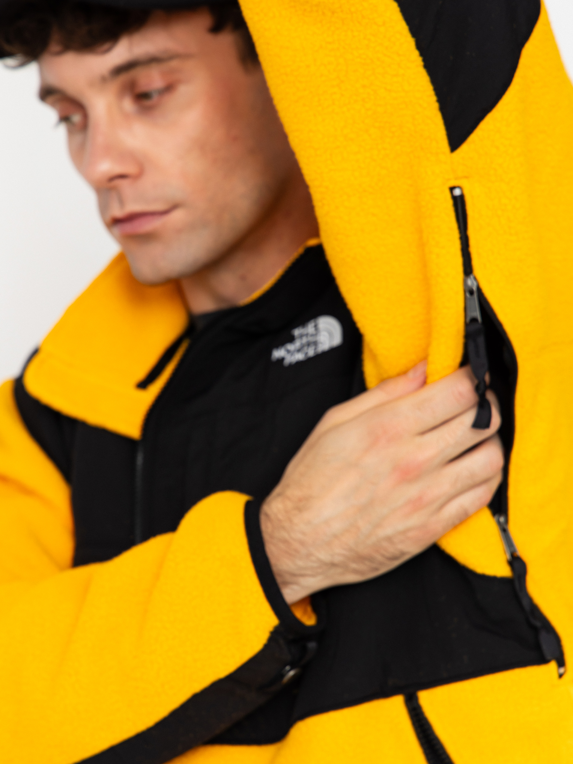 Geacă The North Face Retro Denali (summit gold/tnf black)