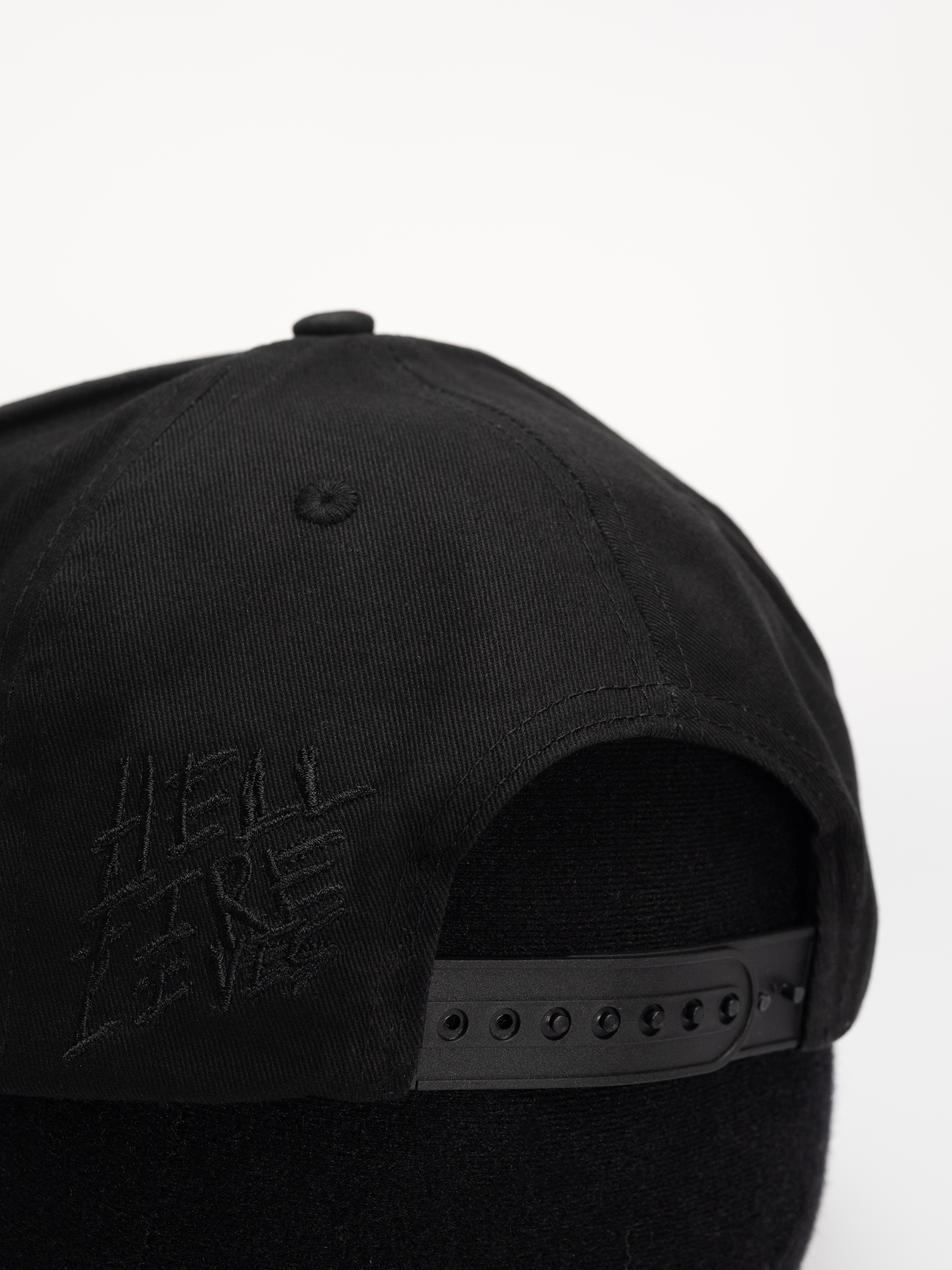 Șapcă Santa Cruz X Stranger Things Hellfire Club Snapback Structured Hat (black)