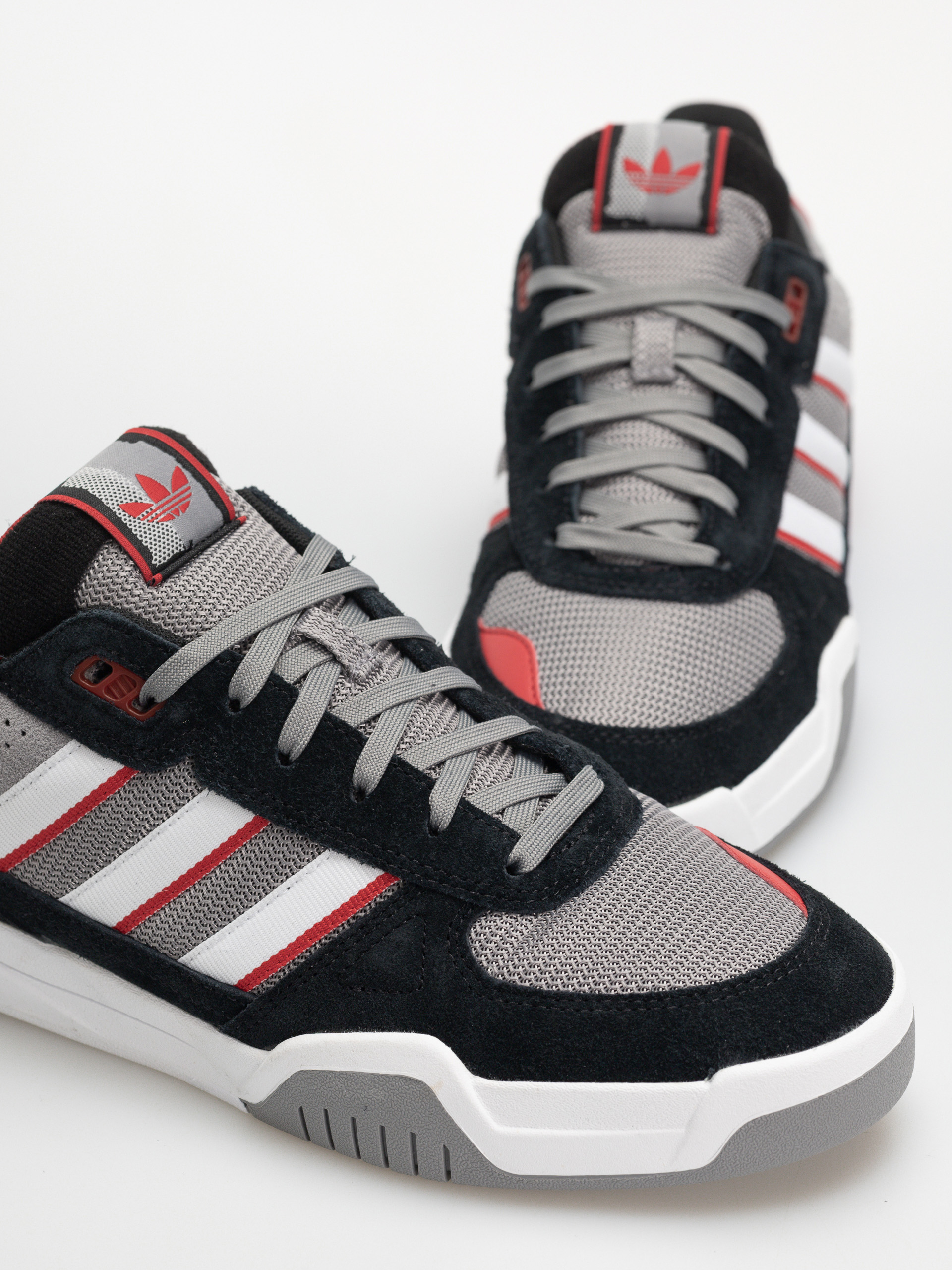 Pantofi adidas Tekkira Cup (cblack/ftwwht/betsca)