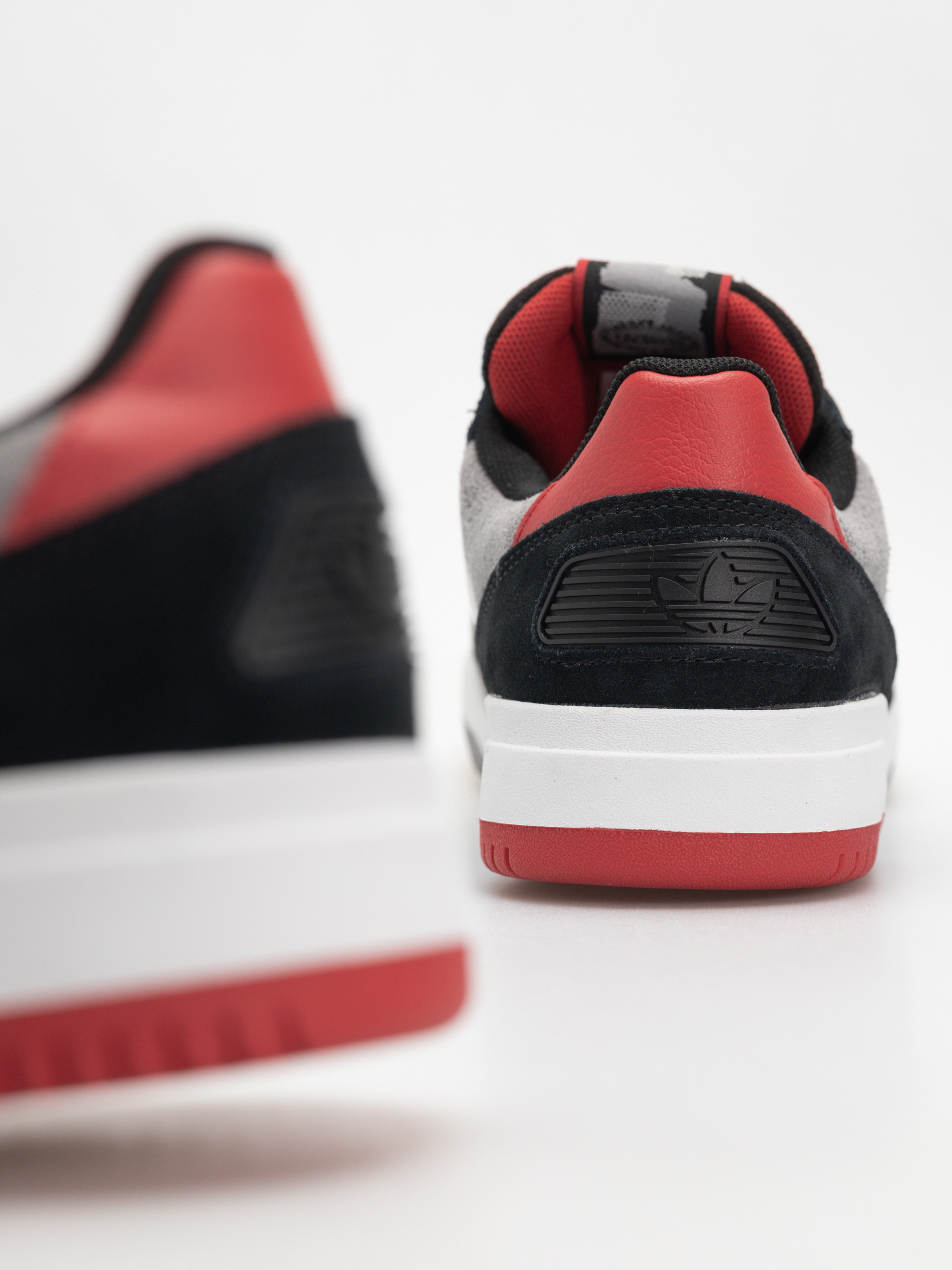 Pantofi adidas Tekkira Cup (cblack/ftwwht/betsca)