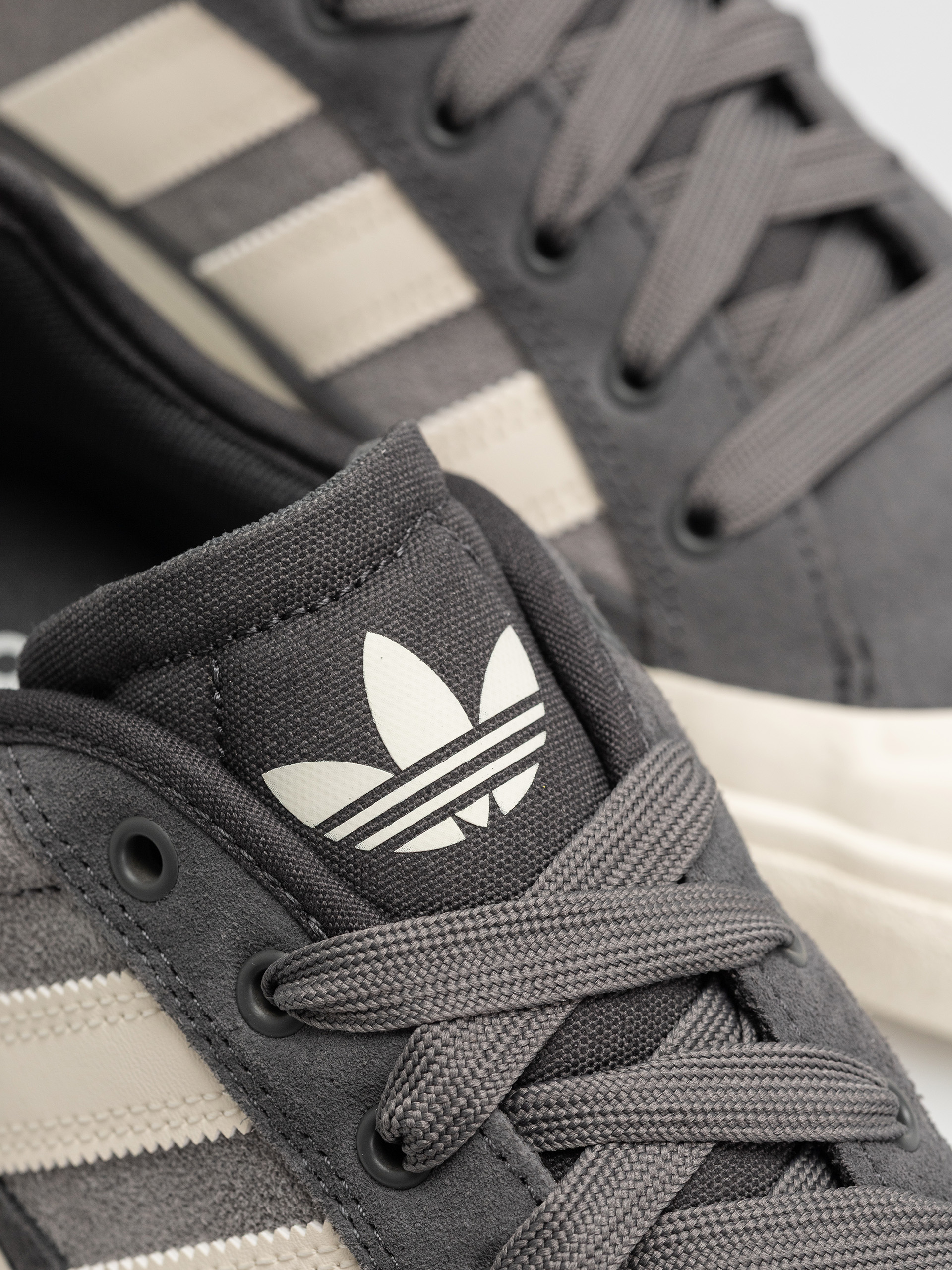 Pantofi adidas Court Tns Premiere (grethr/cwhite/gresix)