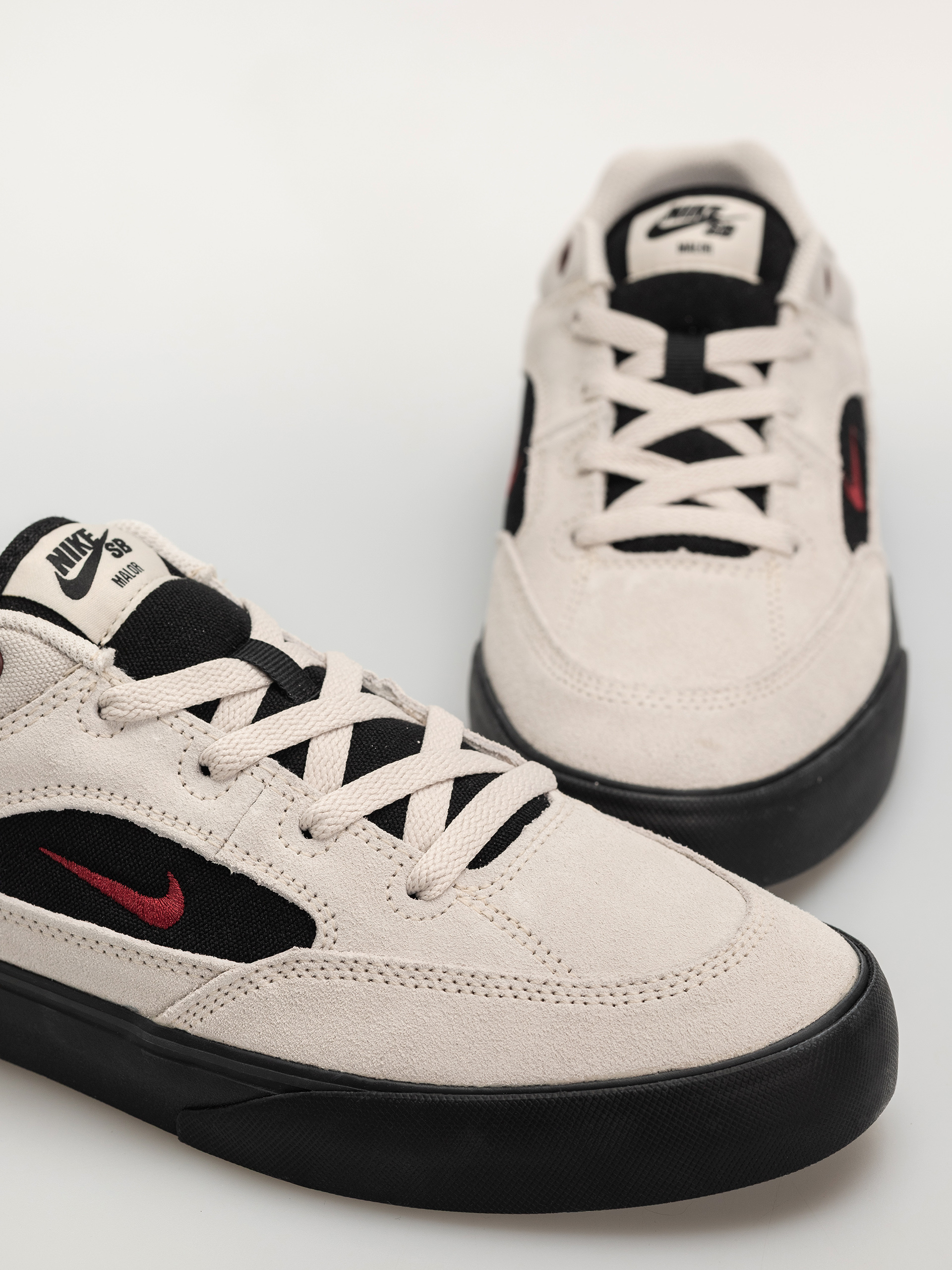 Pantofi Nike SB Malor (lt orewood brn/team red black)