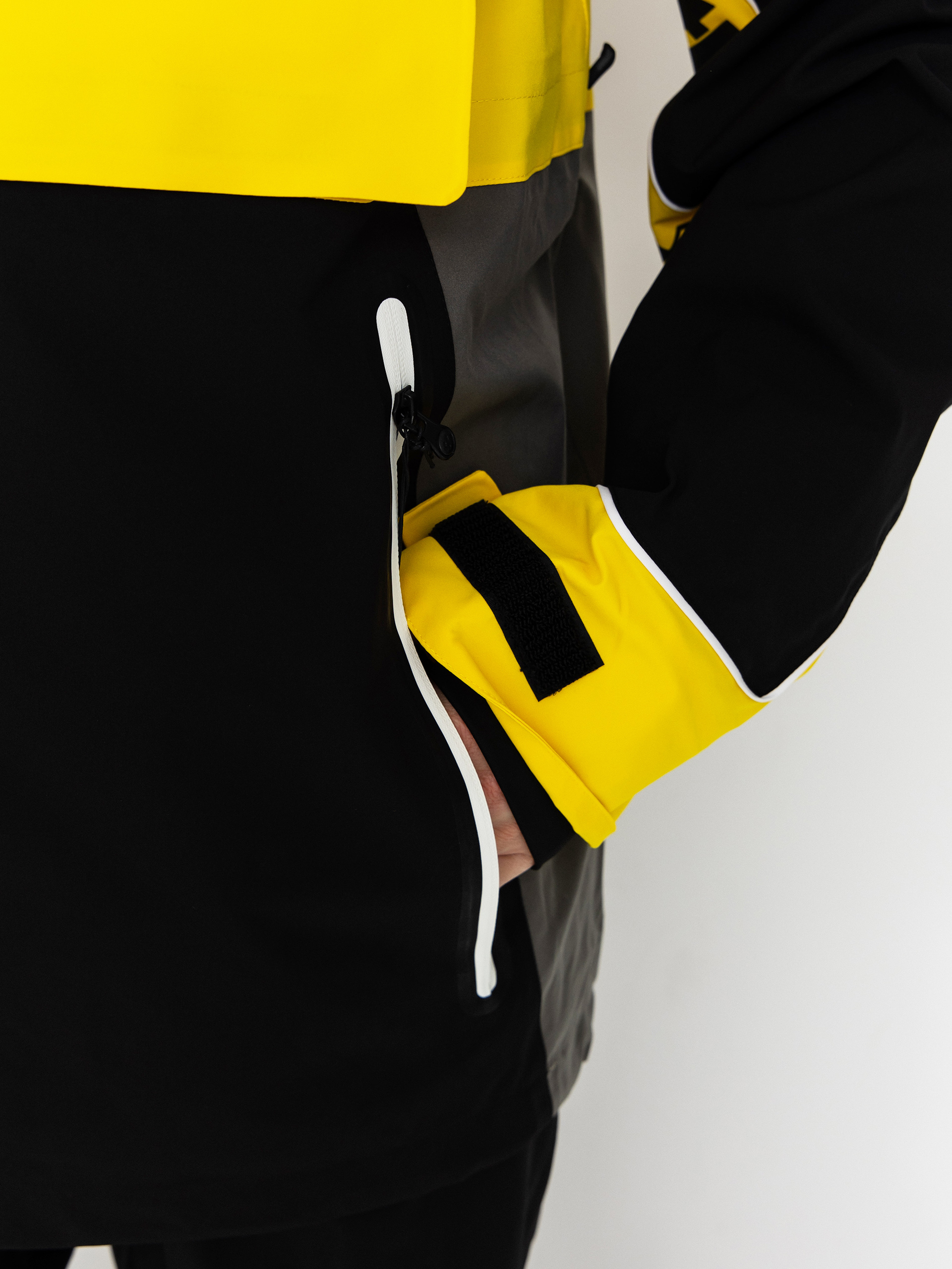 Pentru bărbați Geacă de snowboard ThirtyTwo Light Anorak (black/yellow)