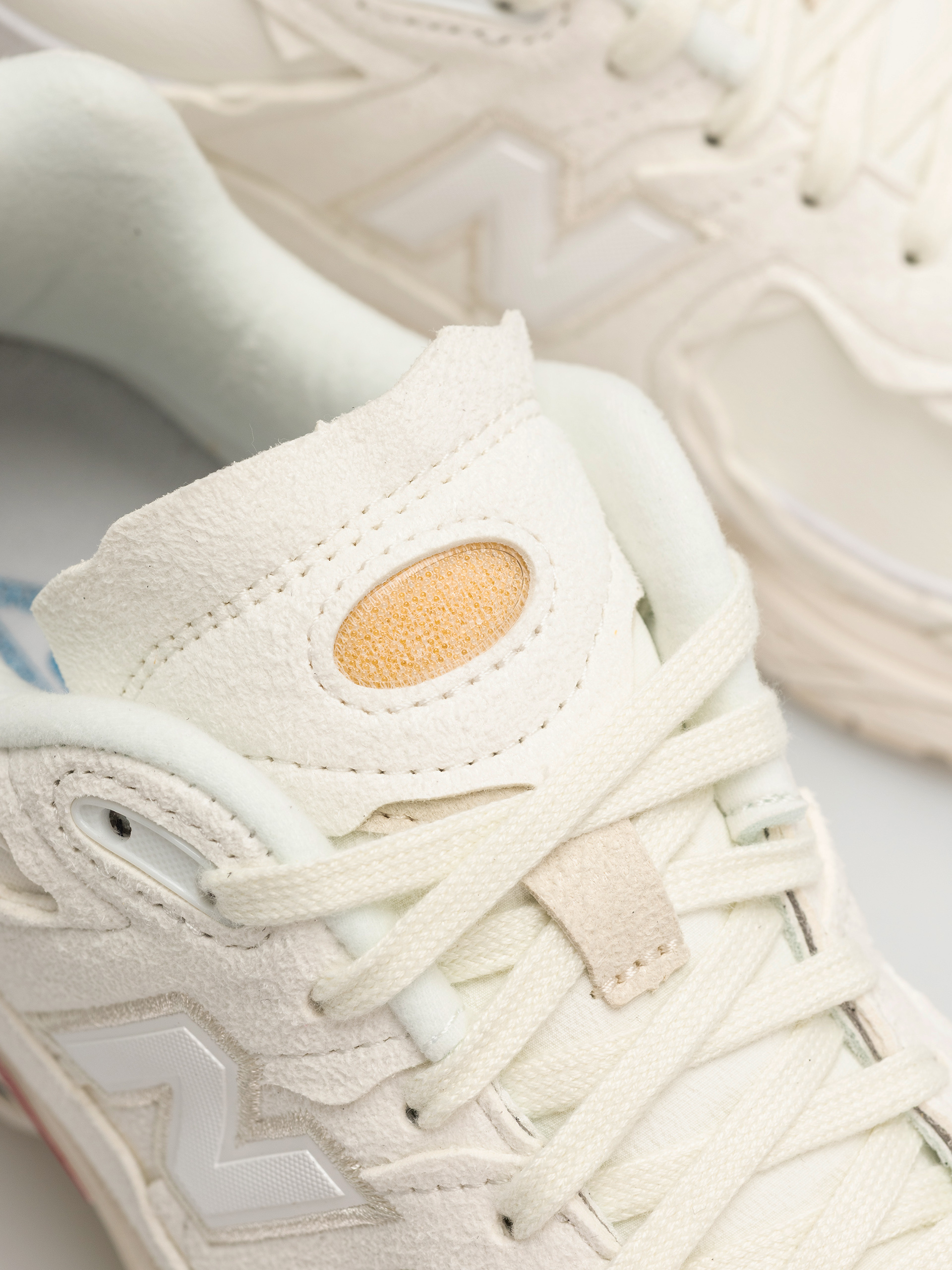 Pantofi New Balance 2002 (white)